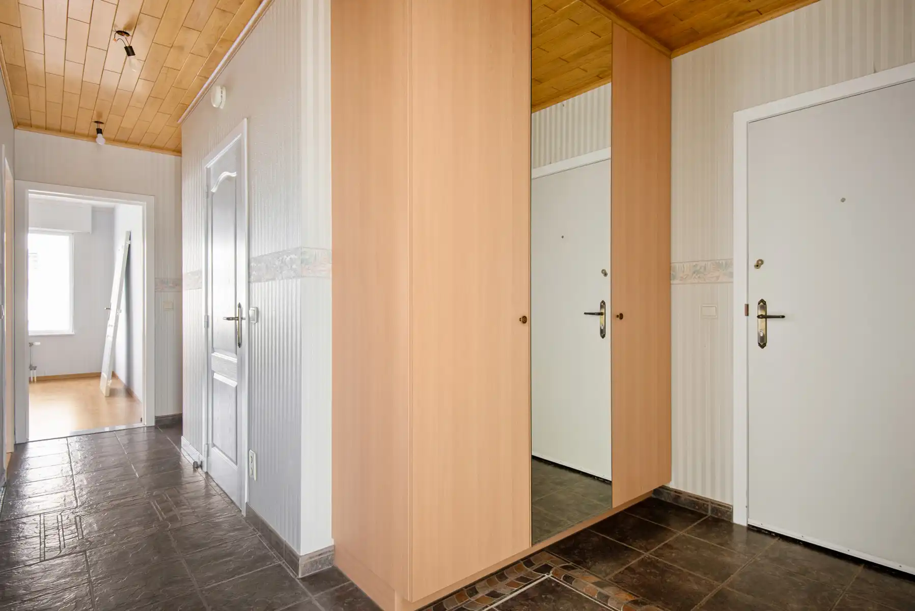 Rustig gelegen appartement met lift, terras en garagebox foto 10