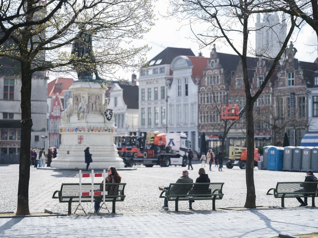 Unieke triplex woning met lift en terras en zicht op de Vrijdagmarkt foto 18