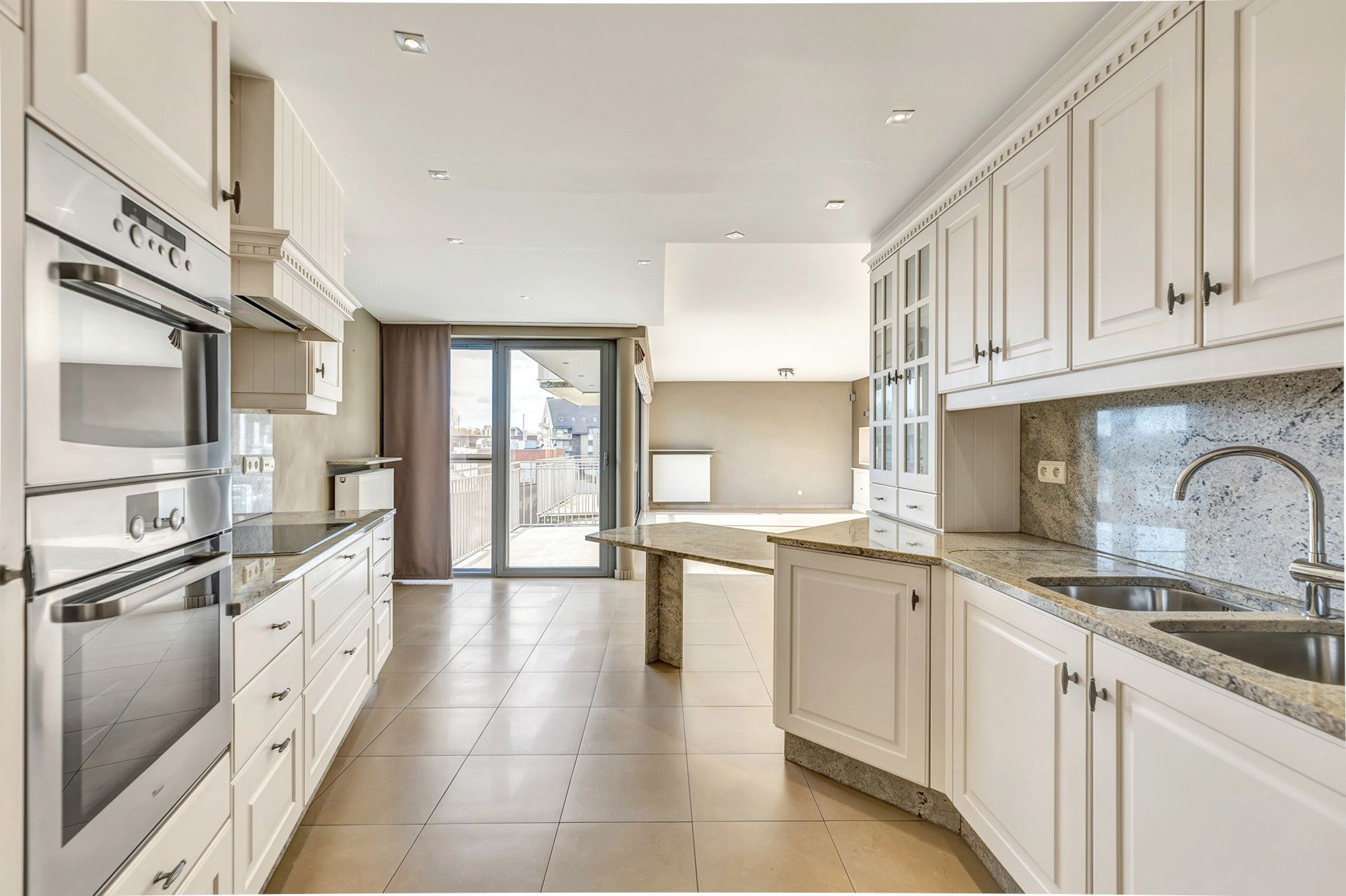 Instapklaar appartement met terras en garage op centrale ligging foto 11