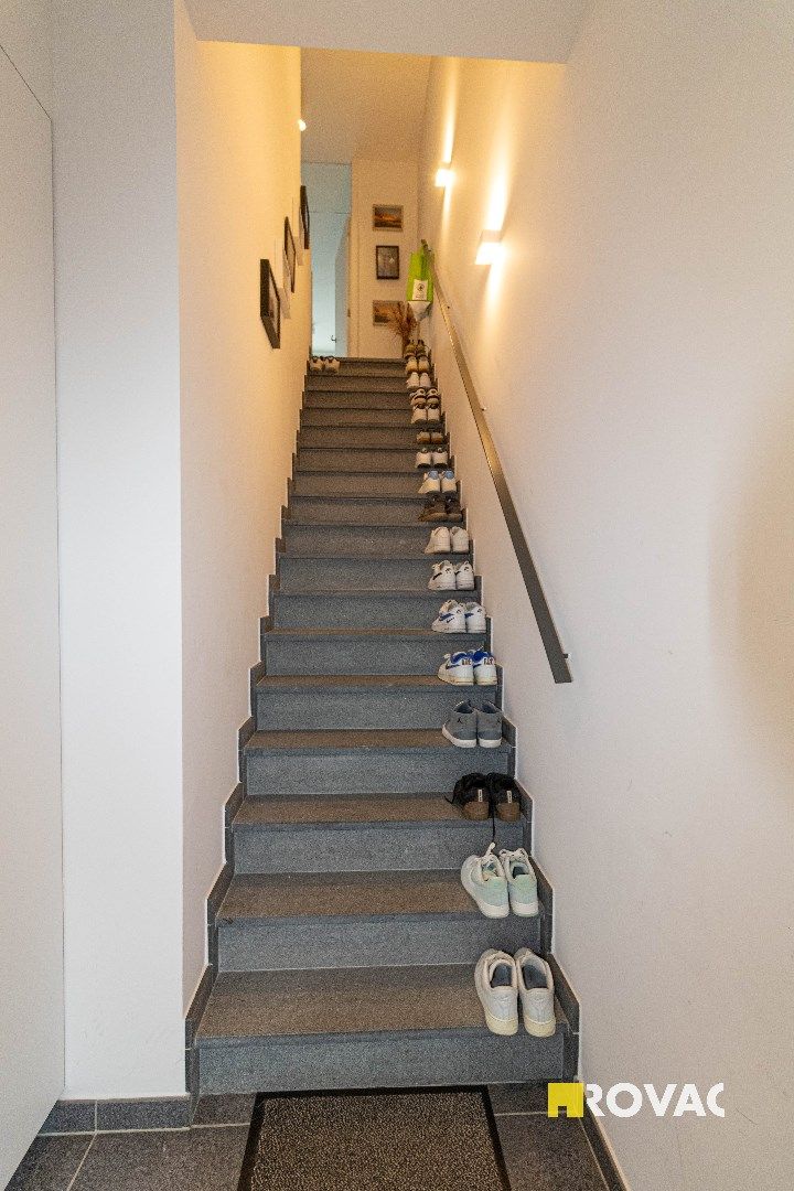 Rustig gelegen en instapklaar nieuwbouwappartement (93 m²) met ruim zonneterras (30 m²) en private autostaanplaats! foto 2
