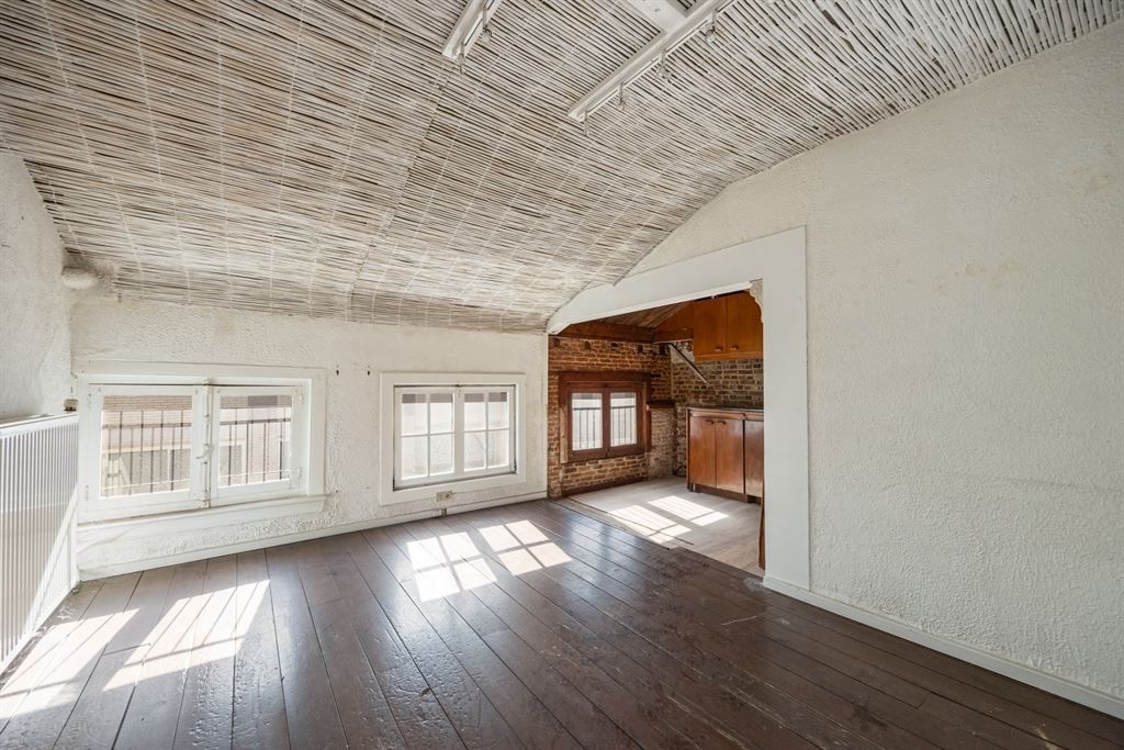 Woning met gigantisch magazijn te renoveren foto 18