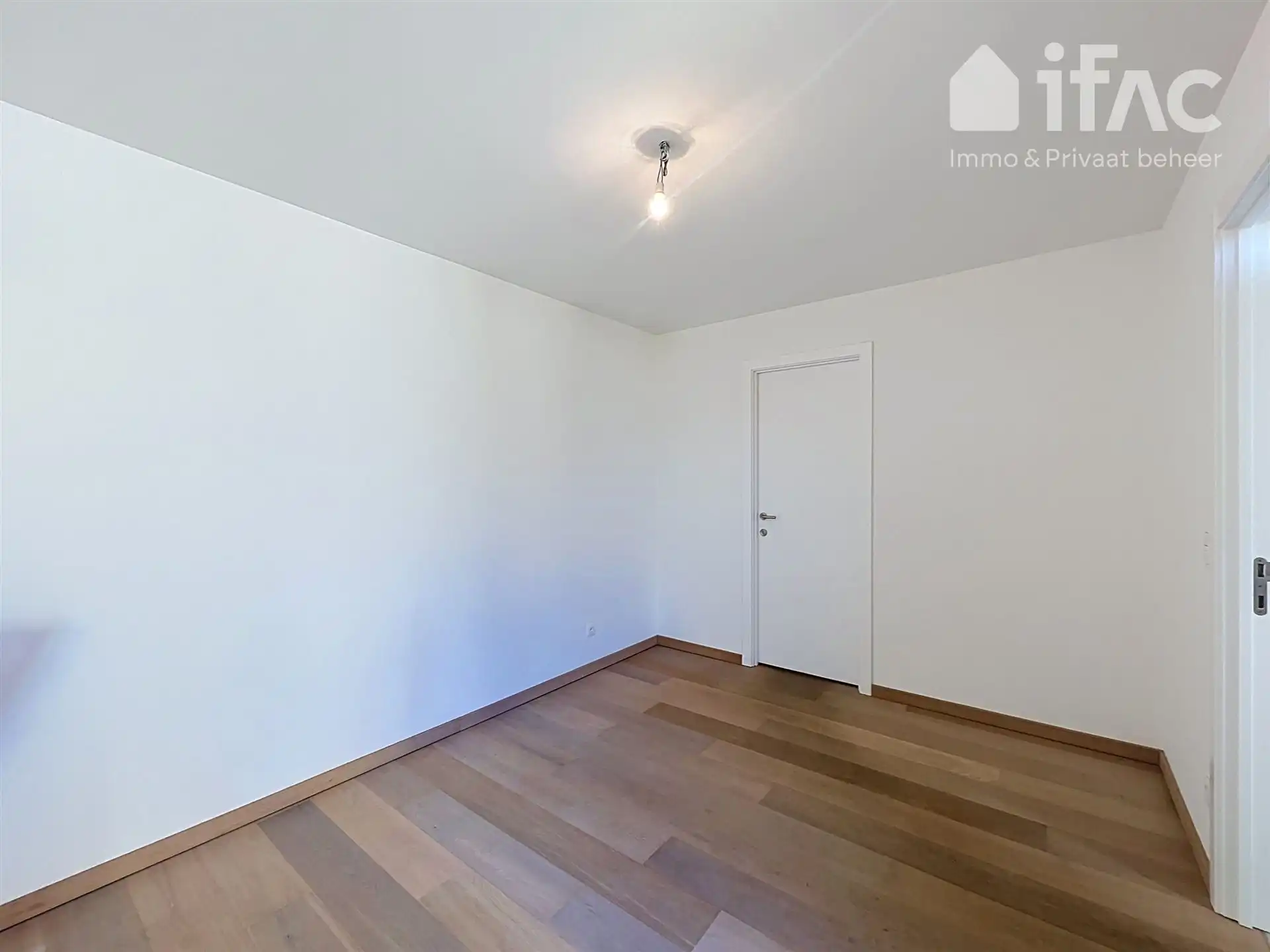 Uitstekend gelegen 1 slaapkamer app met kelder en parking foto 9