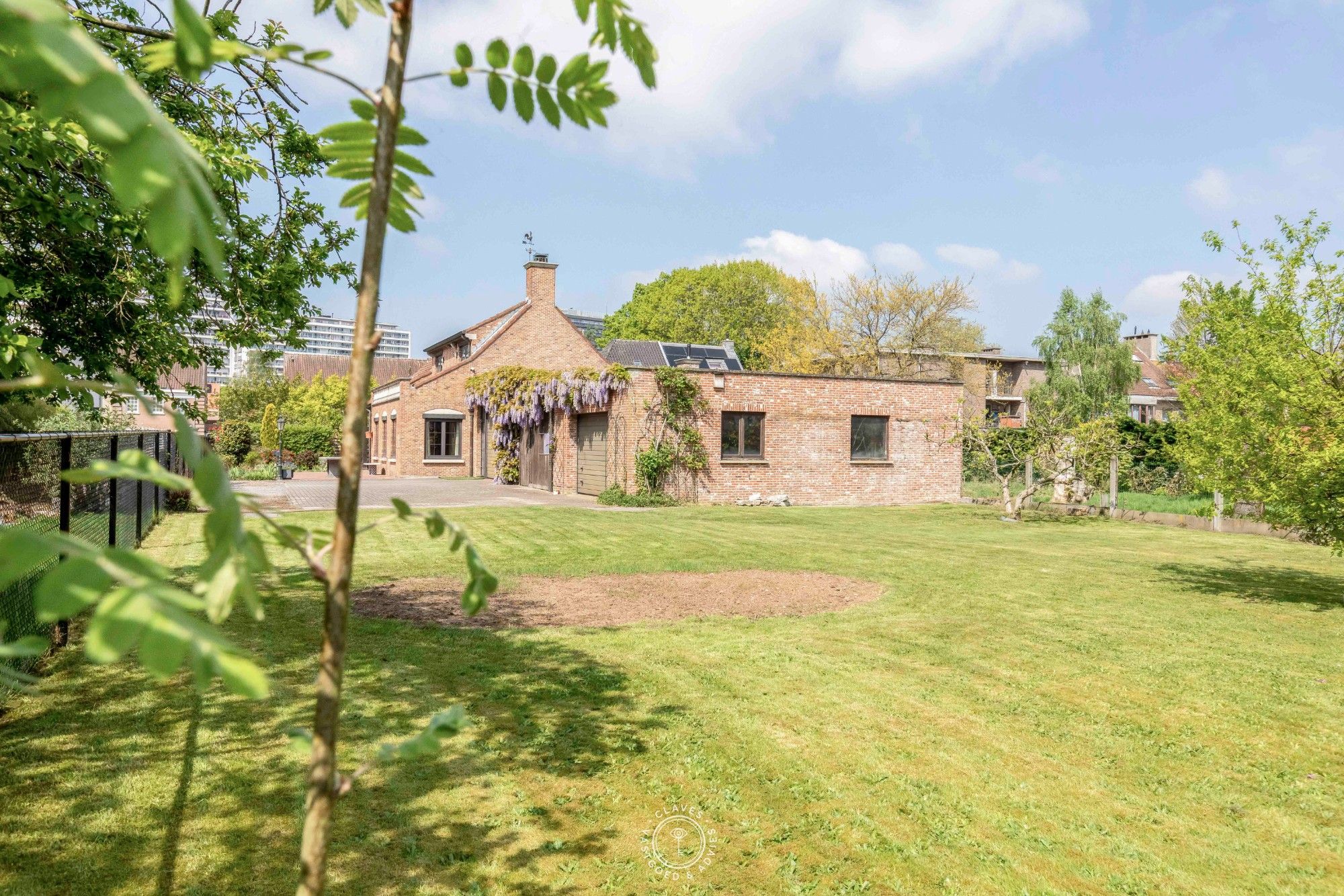 Hoofdfoto van de publicatie: Karaktervolle villa op uitzonderlijk perceel van 3.262 m²