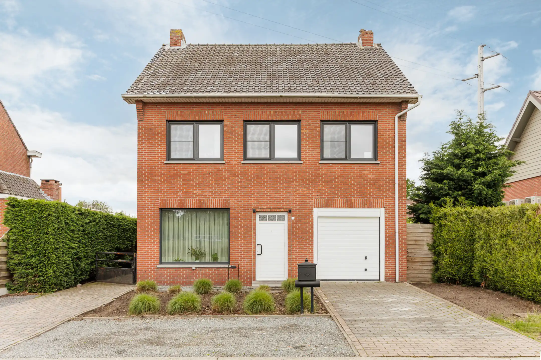 Op te frissen woning met 3slpk op gunstige locatie te Beerse foto {{pictureIndex}}