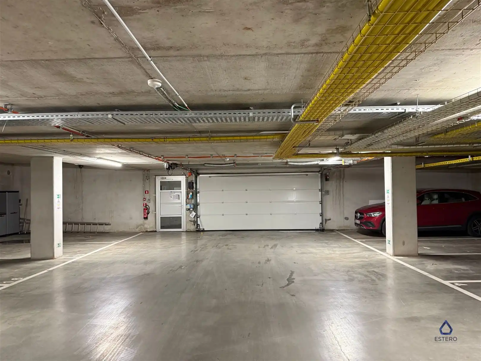 Modern 2-slaapkamerappartement met terras en zicht op groen foto 18