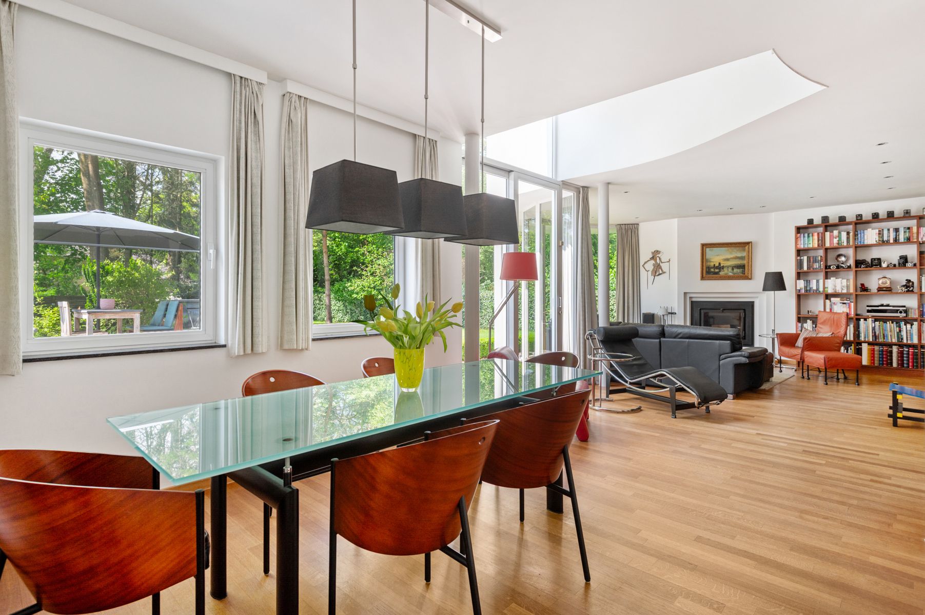Moderne en energiezuinige villa op ca. 2.035 m². foto 4