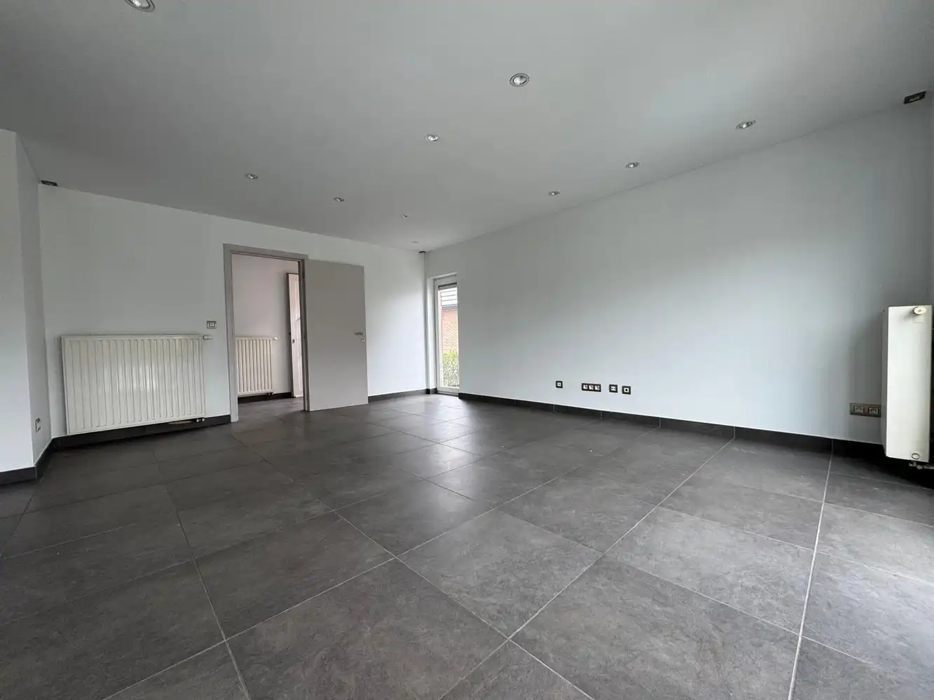 Glvl. app. met 3 slpks foto 2