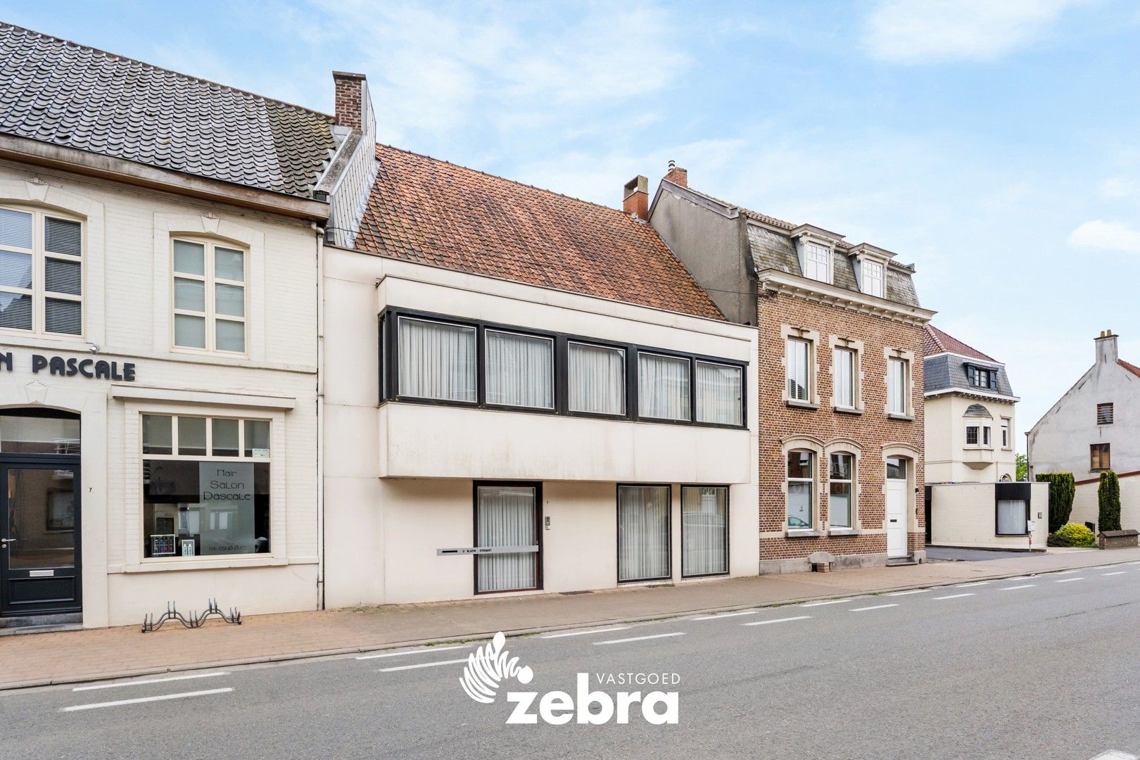 Hoofdfoto van de publicatie: Op te frissen woning met vier slaapkamers en dubbele garage te Meulebeke!