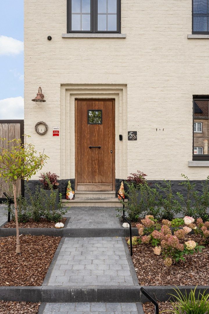 Volledig gerenoveerde solide woning met grote tuin foto 2