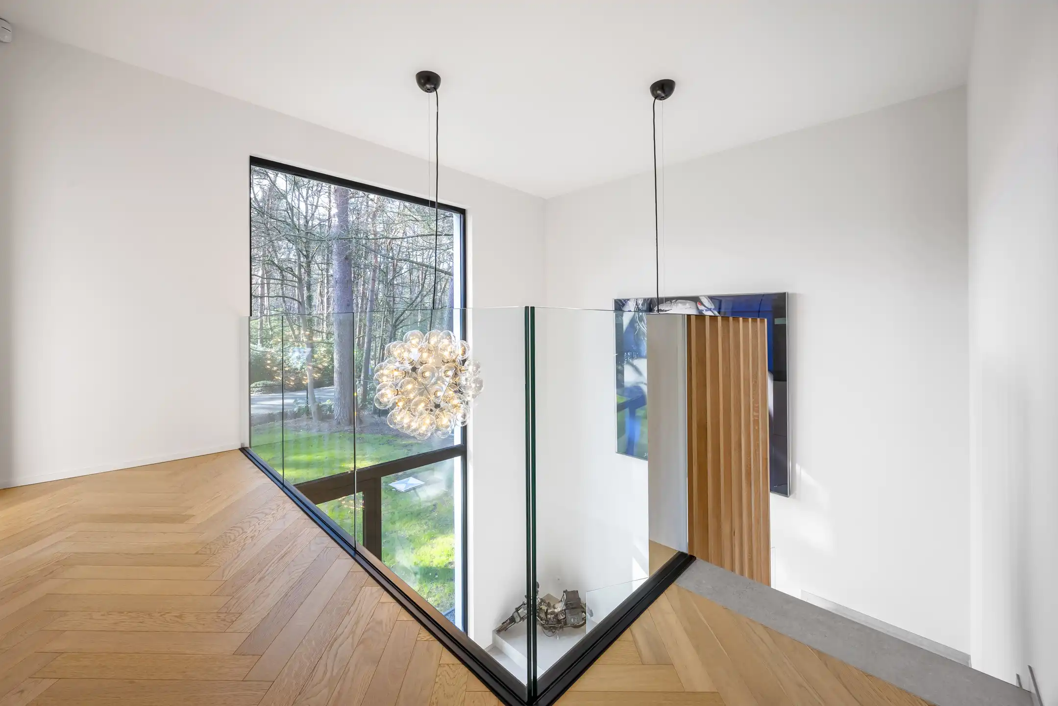 Exclusieve moderne villa met panoramisch zicht op groen foto 19