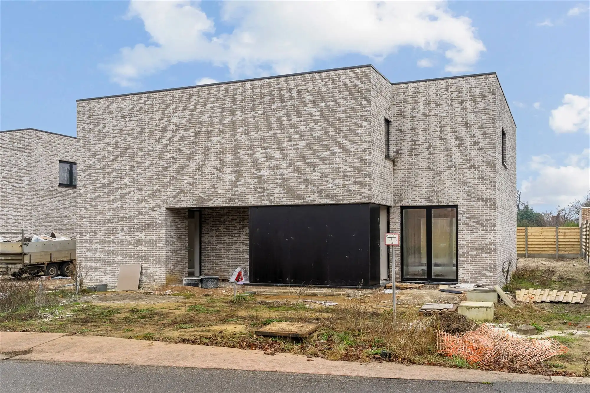 HOOG KWALITATIEVE NIEUWBOUWWONING OP CENTRALE LIGGING IN KOERSEL foto {{pictureIndex}}