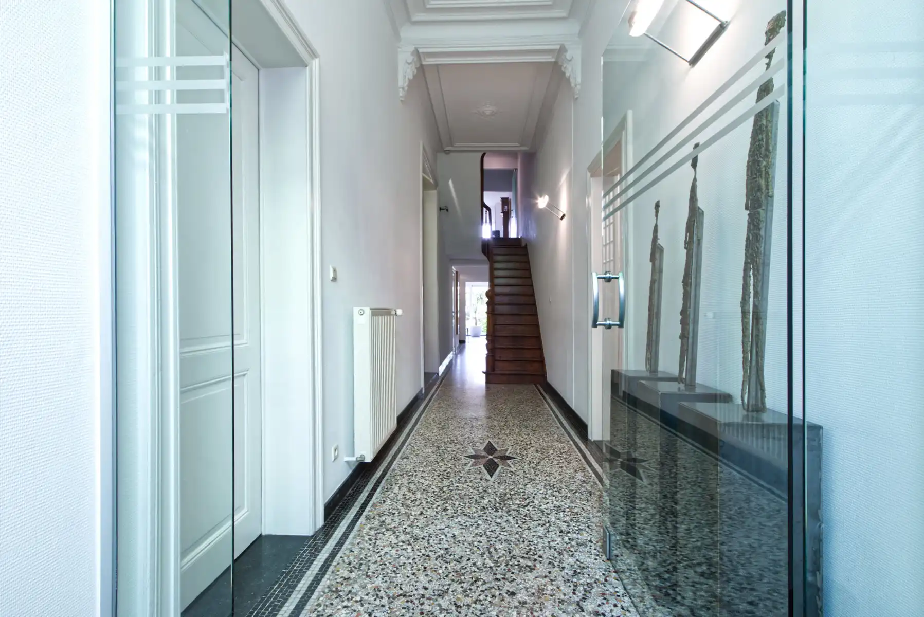 KANTOOR - 8 BURELEN - 16 tot 20 WERKPLAATSEN - PARKING MOG. foto 3