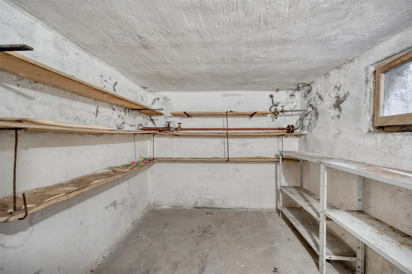 Te renoveren woning met zeer goede structuur en zijtoegang! foto 20