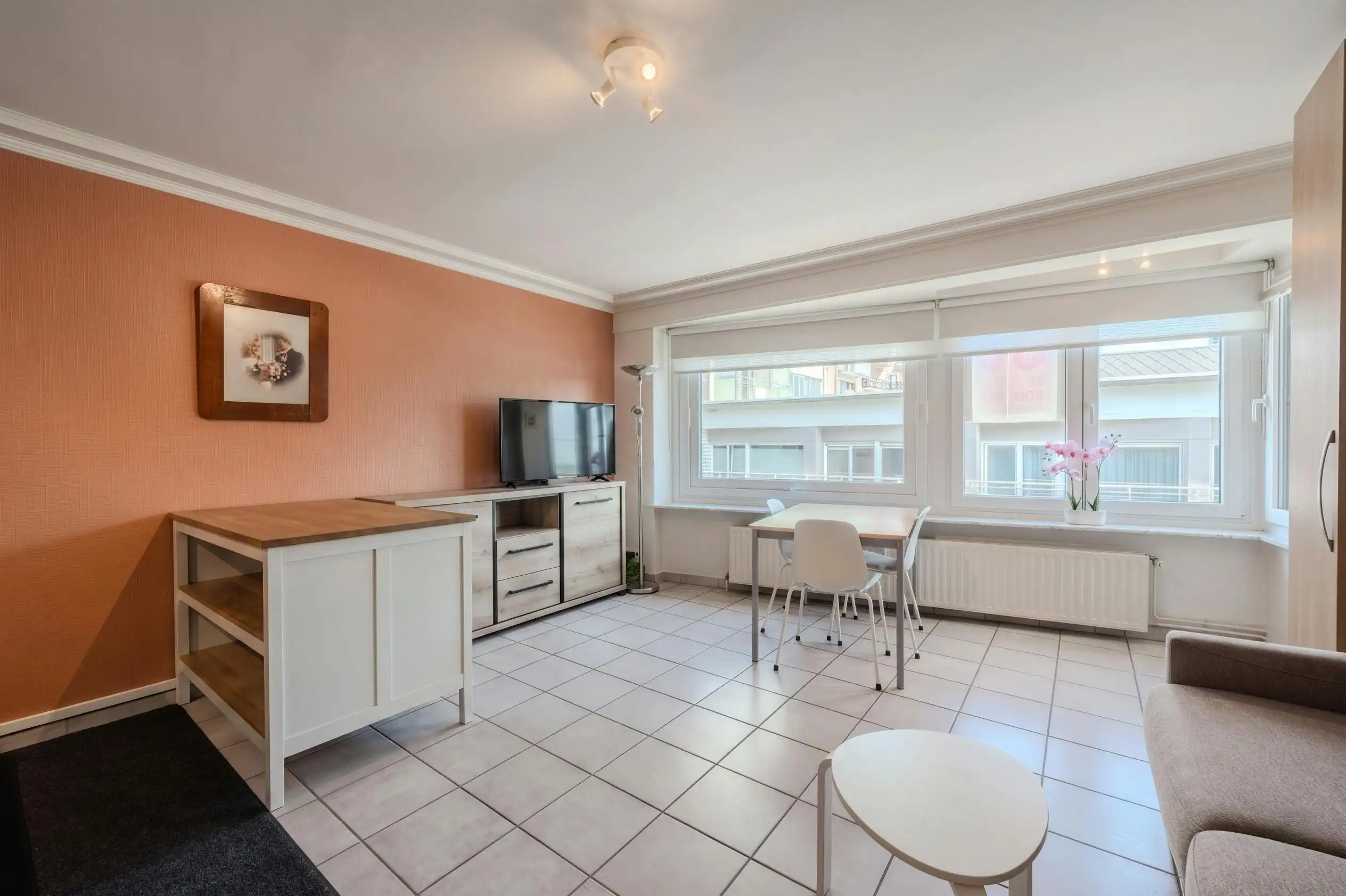 Ruime studio met prachtig zijdelings zeezicht te Middelkerke foto 2