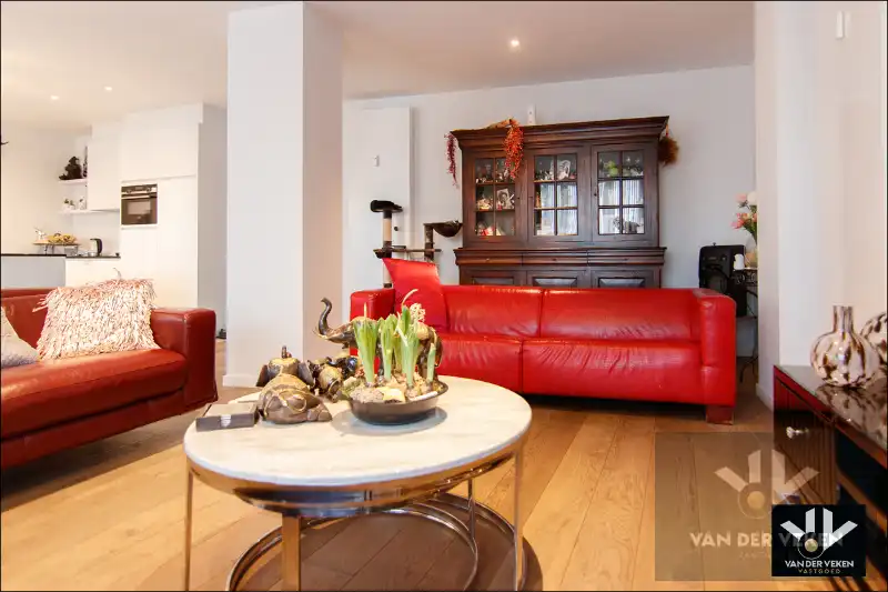 Totaal gerenoveerd gelijkvloers 3 slpk-appartement met gezellig terras op een toplocatie. Garagebox optioneel! foto 5