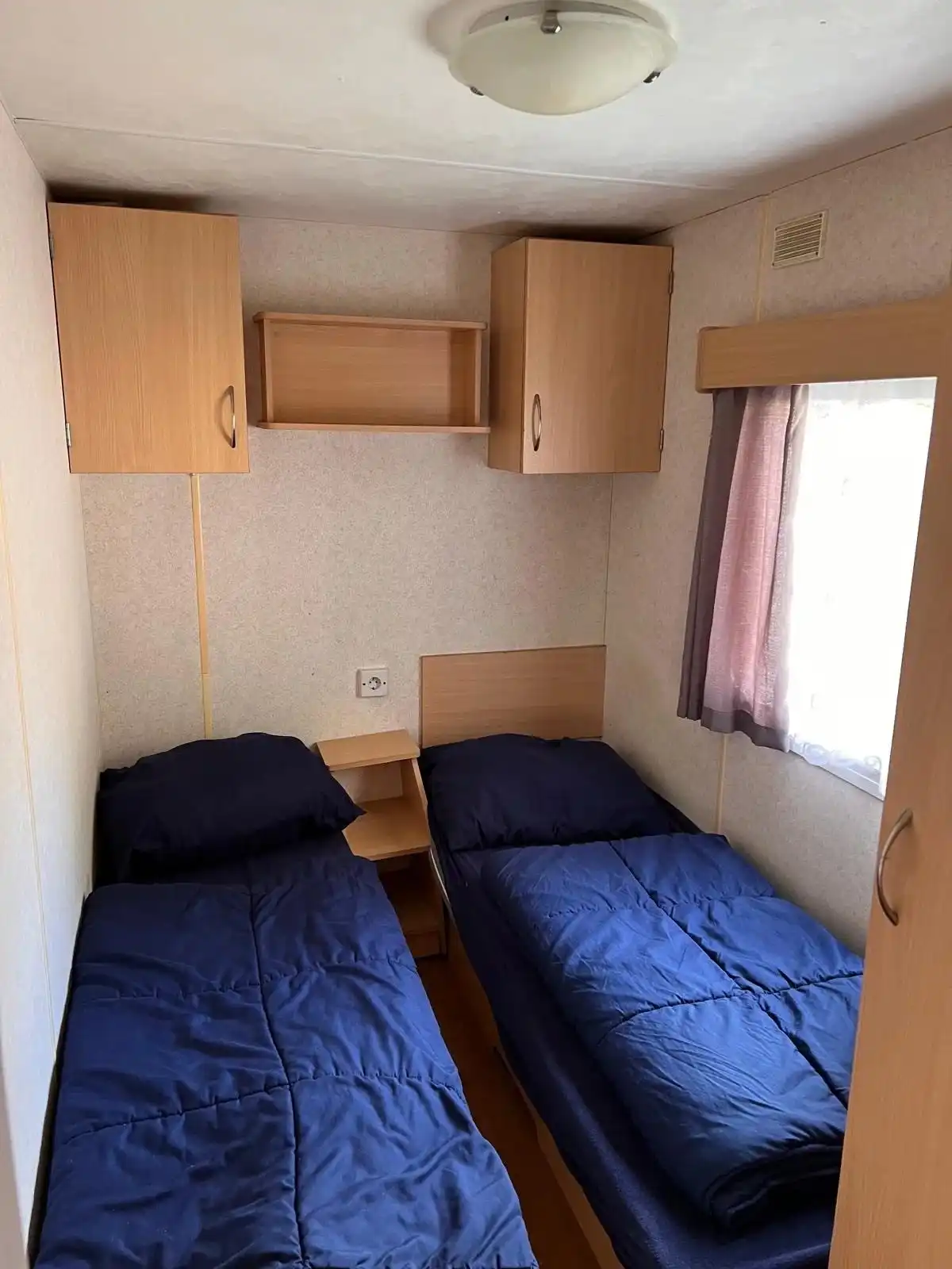 Stacaravan te Zilverstrand voor 8 personen met tuinhuis en terras. foto 18