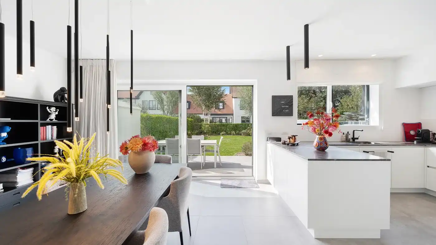 Recent gebouwde en zeer mooi afgewerkte woning te Valkenerf (5slk's) foto 2