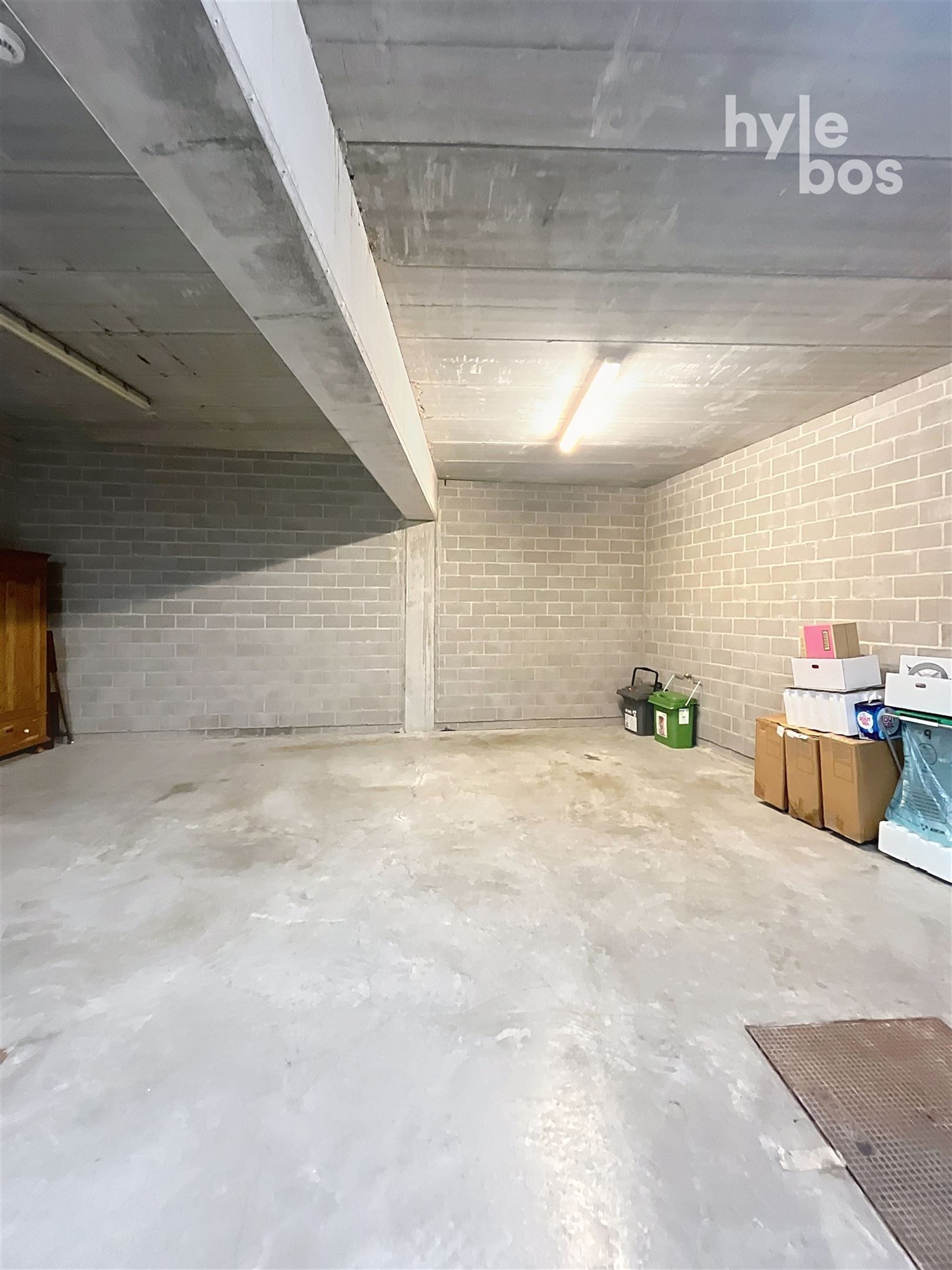 Centraal gelegen, instapklaar 2 slaapkamer appartement met autostaanplaats foto 15