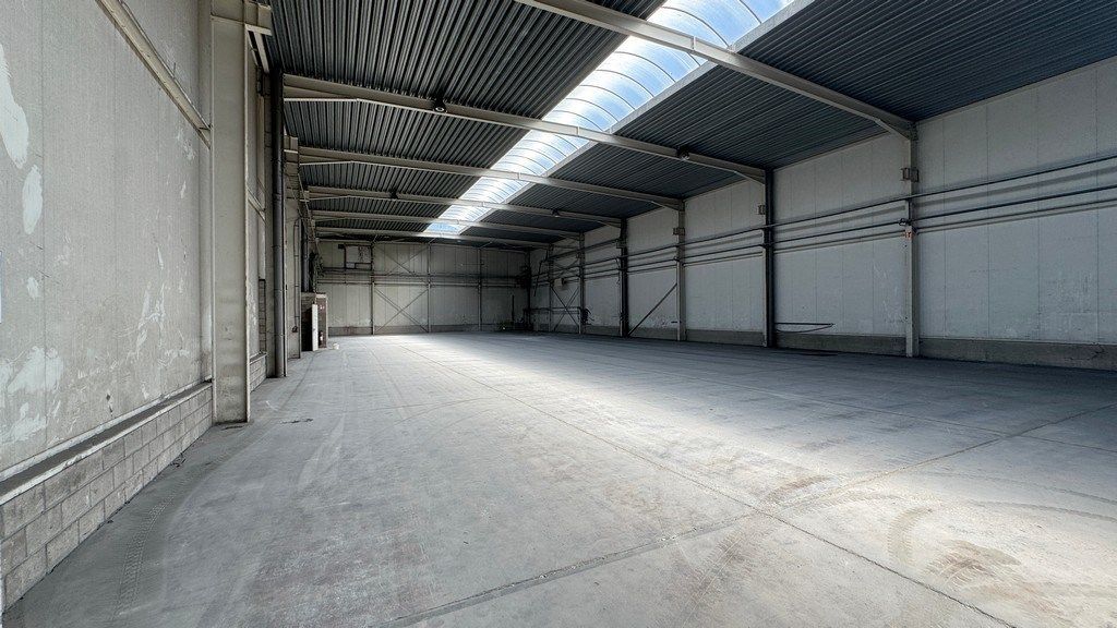 Loods met buitenopslag te huur in Rumst foto 6