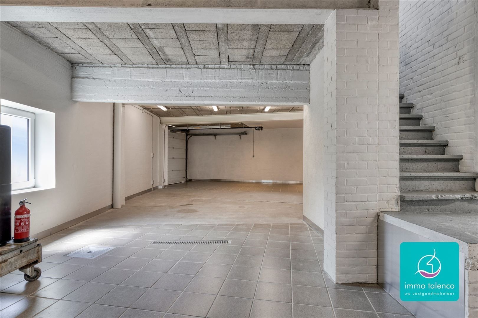 Showroom / loods / kantoorruimte / winkel op 6 a 15 ca - 565 m² foto 16