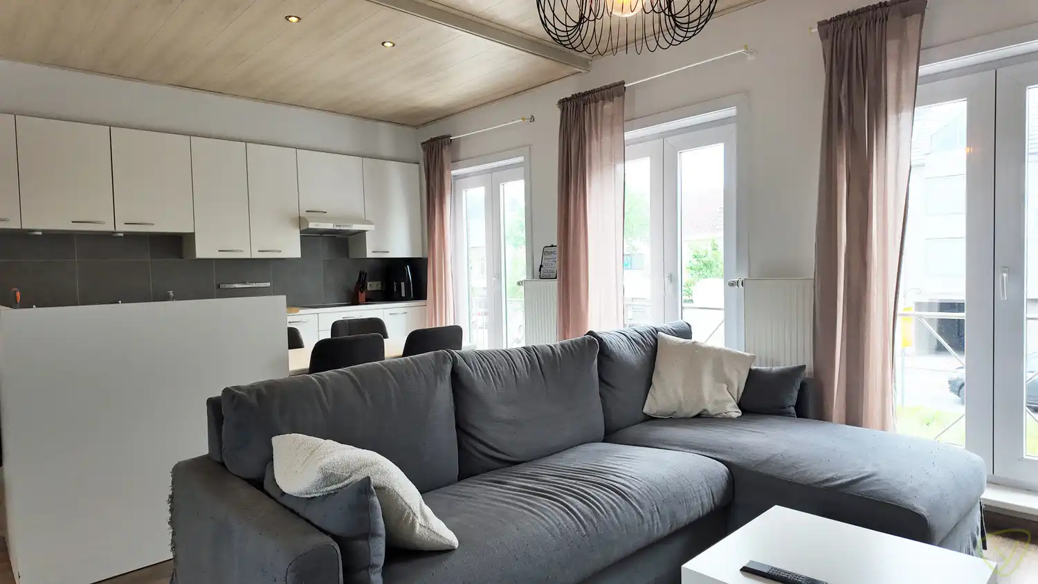 Duplex appartement te huur net buiten het centrum van Eeklo foto 4