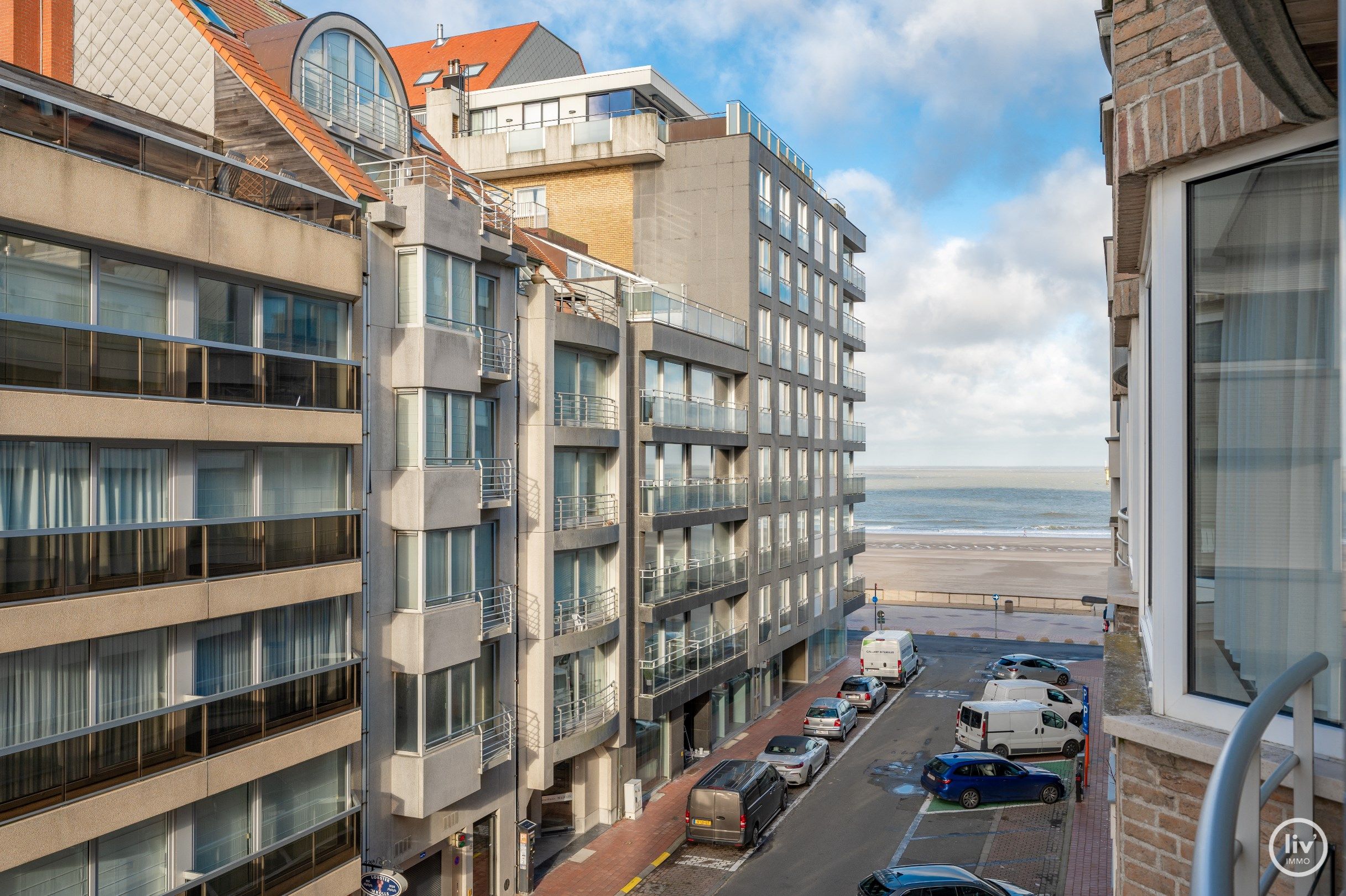 Mooi gerenoveerd appartement met zijdelings zeezicht gelegen vlakbij het Driehoeksplein en de zeedijk te Knokke. foto 5