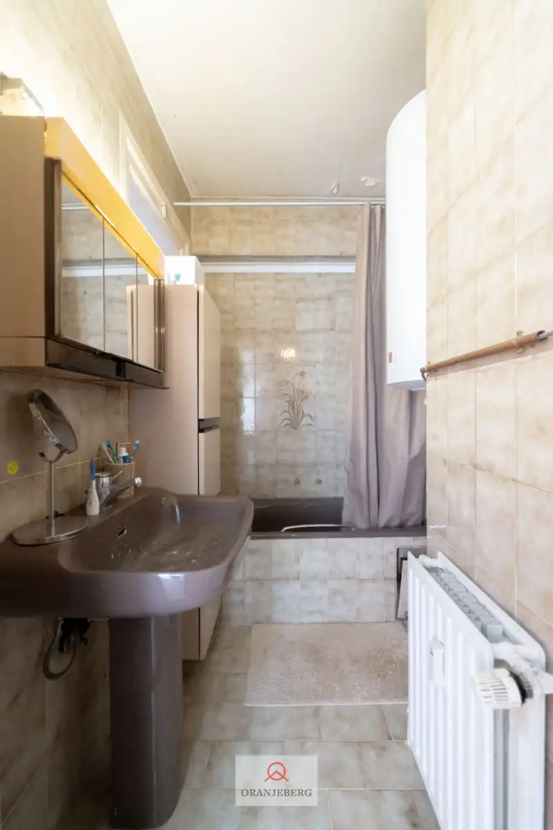 Ruim 3 slpk appartement vlakbij Station Gent-Sint-pieters. foto 23