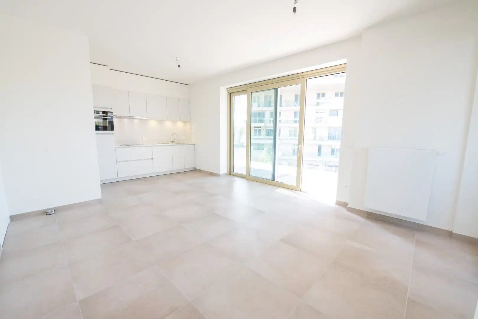 Prachtig BEN hoekappartement te huur in de gegeerde "Waterfront" residentie foto 3
