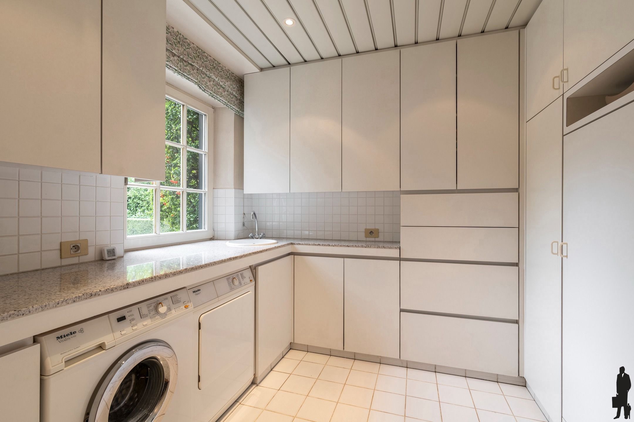 Riante villa van de hand van architect Rutten gelegen op uitstekende locatie te Turnhout  foto 14