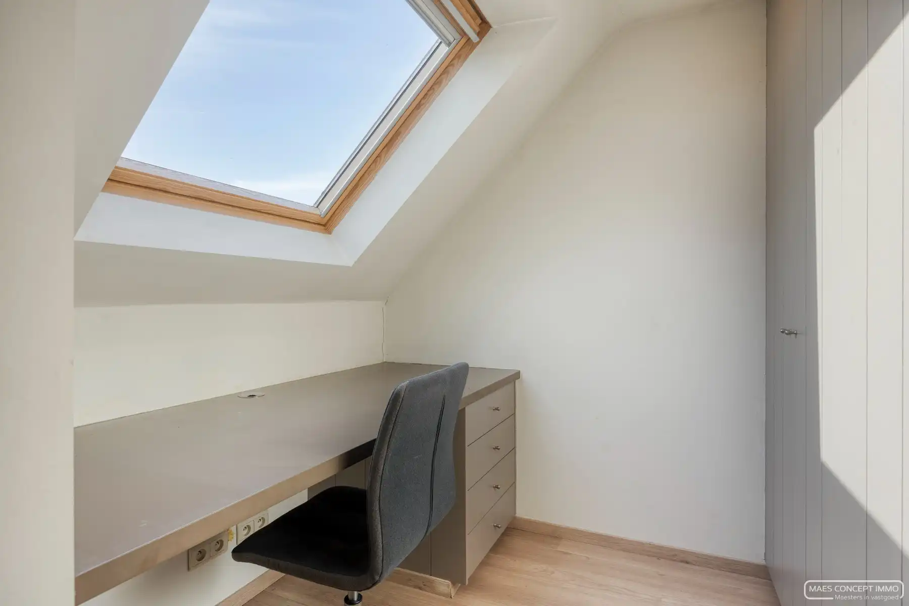 Duplex appartement te koop in Ingooigem met 2 slk, 2 badkamers en garage foto 11