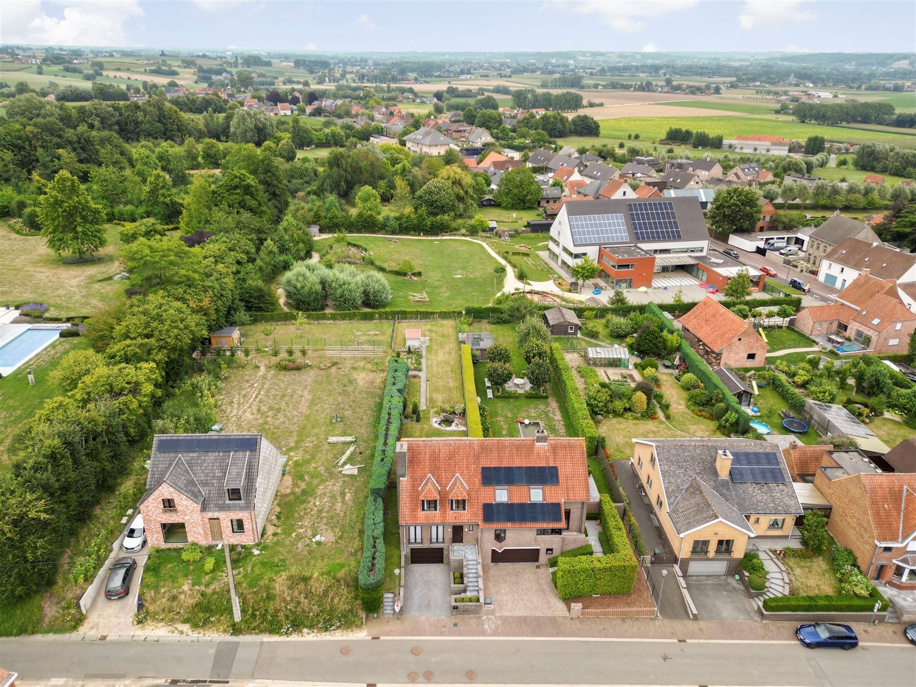 Solide woning met 3 slaapkamers op 584 m² foto 18
