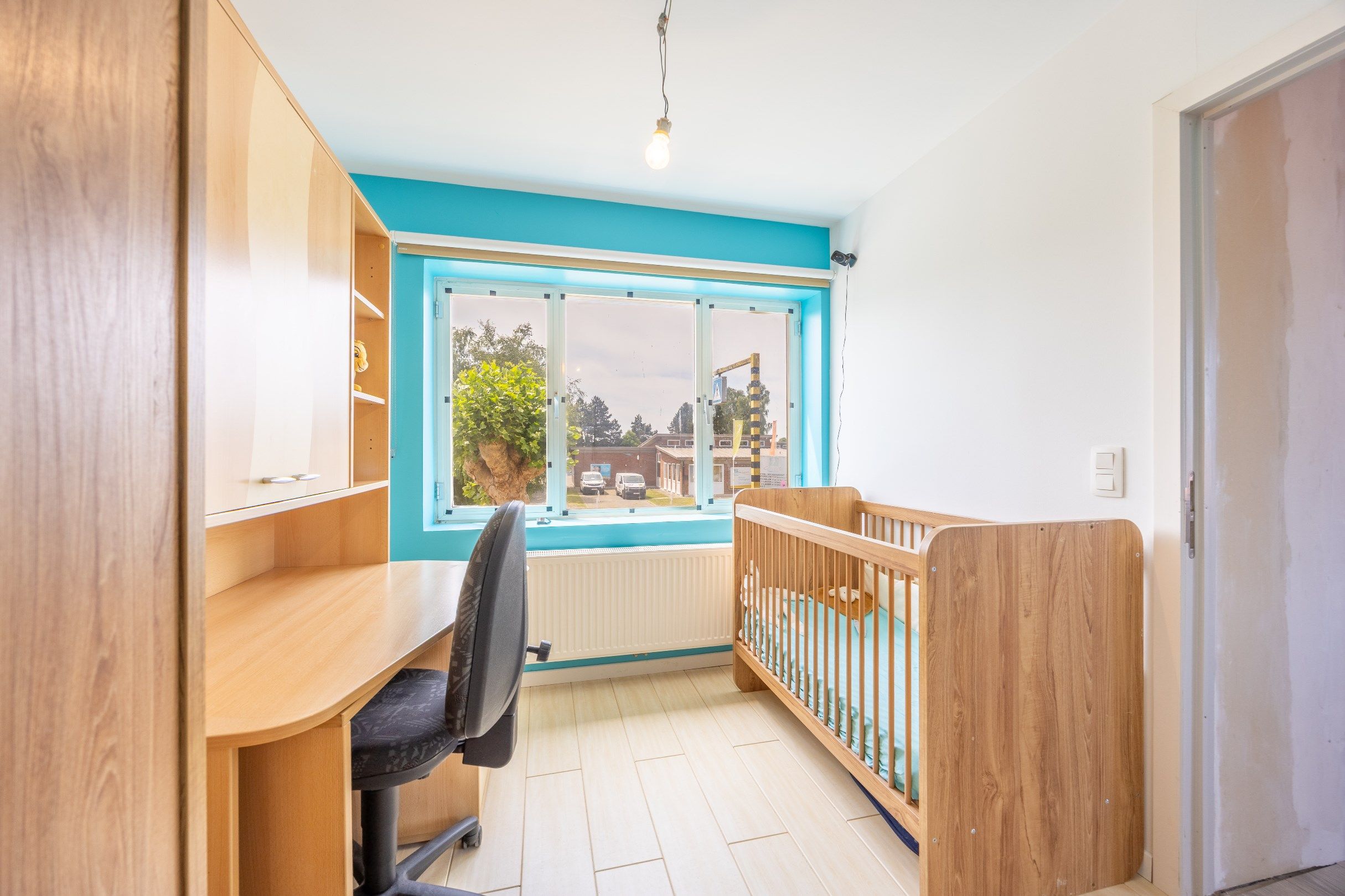 Verder te renoveren halfopen woning met uitweg.  foto 14