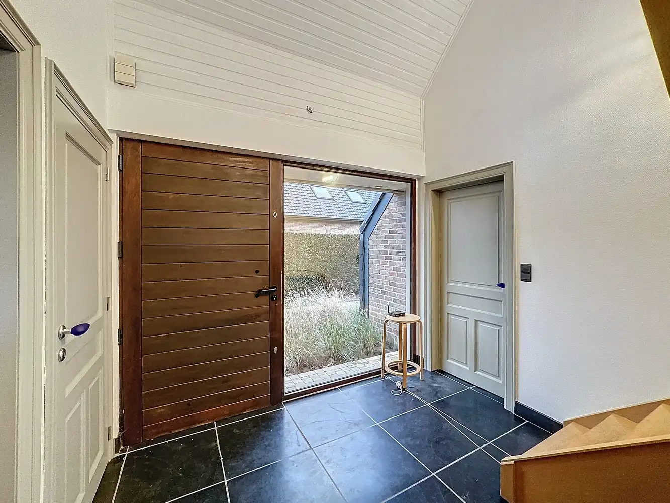 Ruime villa met zwembad op een rustige locatie foto 3