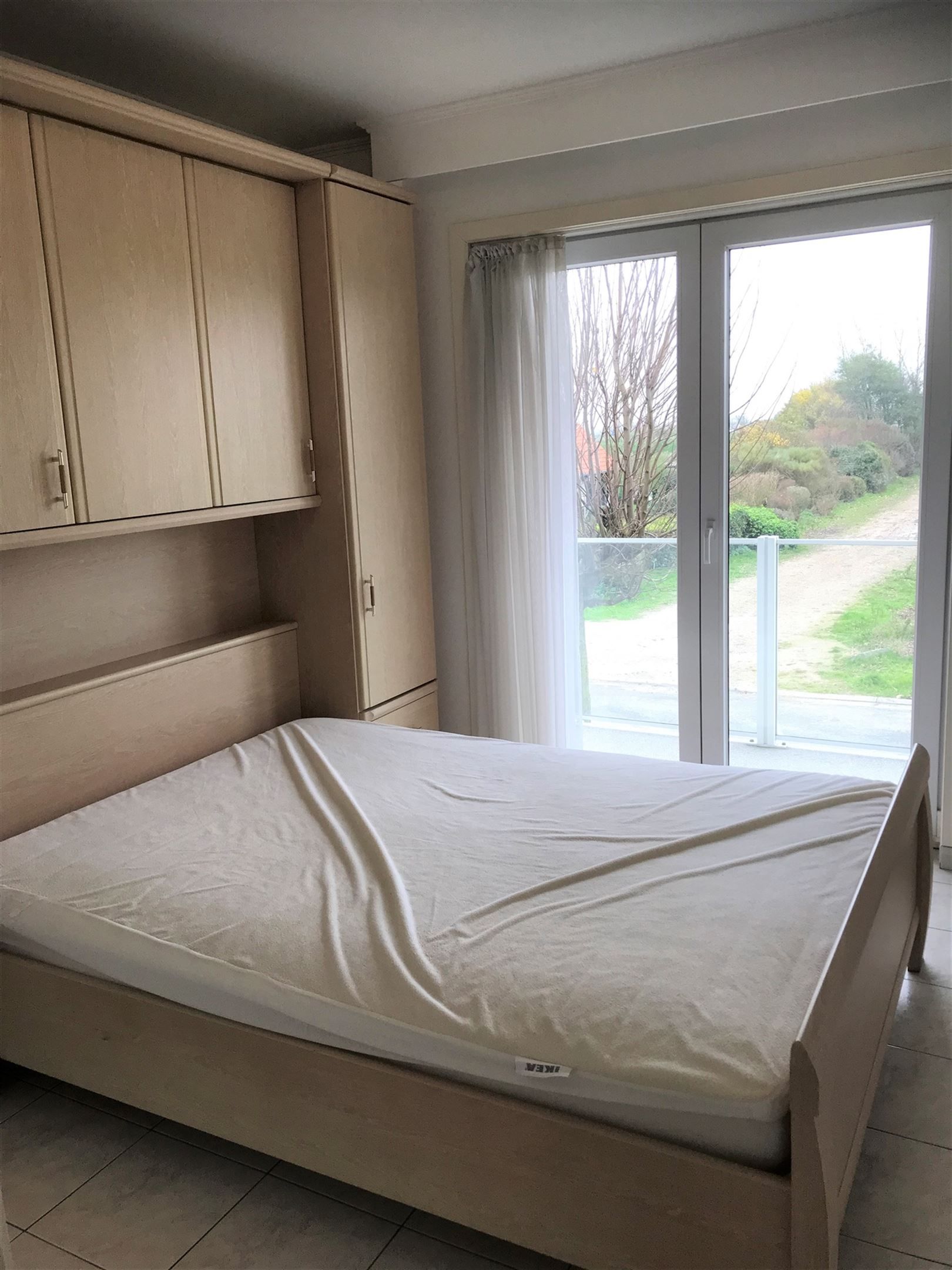 2 slaapkamerappartement te huur met garage foto 11