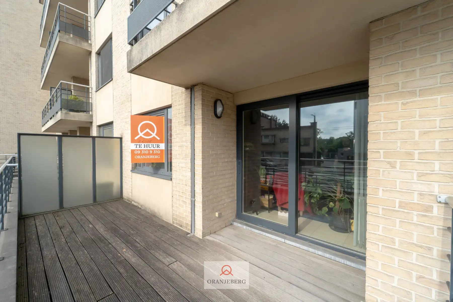 Gelijkvloers 3 slpk appartement met groot terras vlakbij Station foto 9