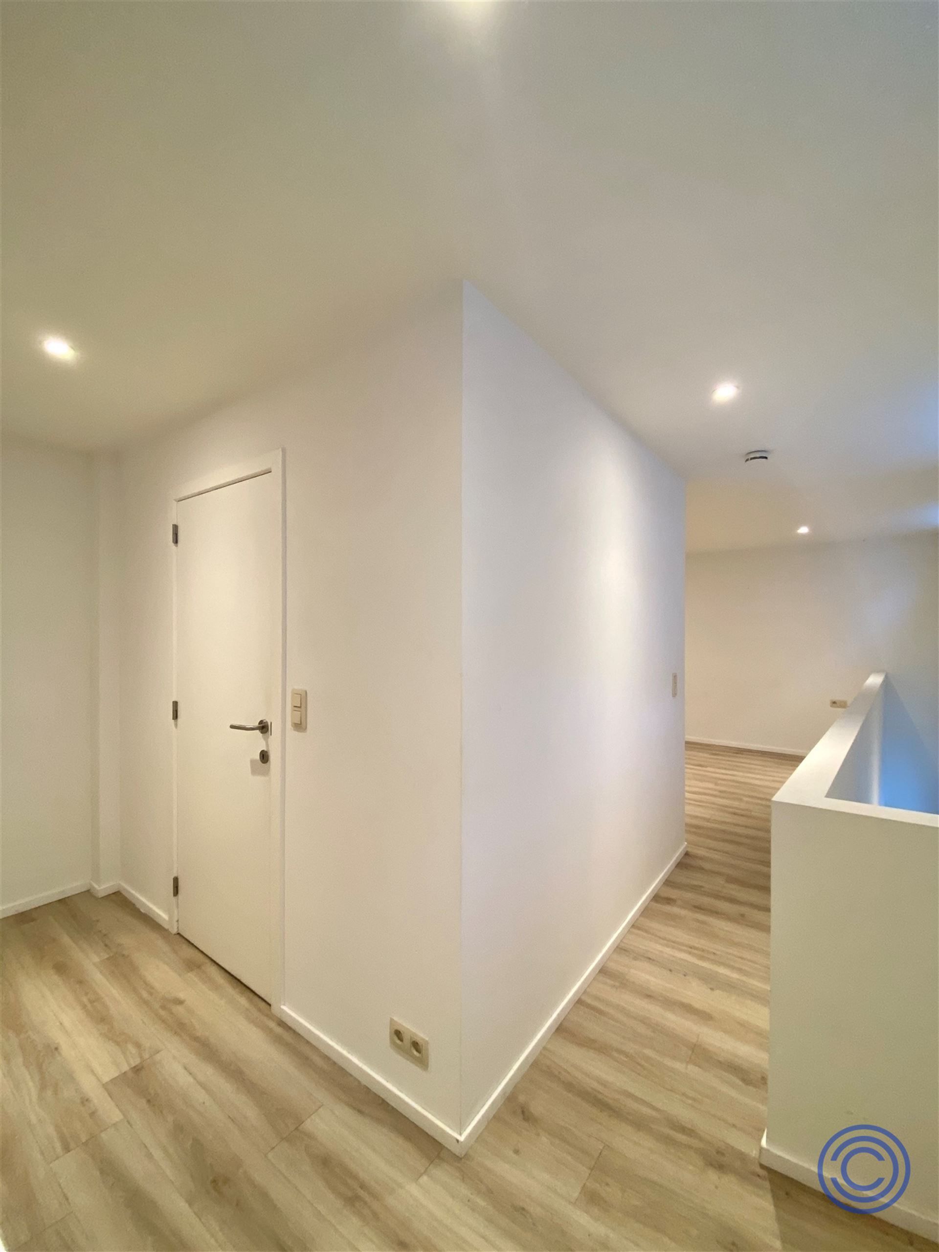 Ruim triplex appartement met 2-slpk in Sint-Andries! foto 6