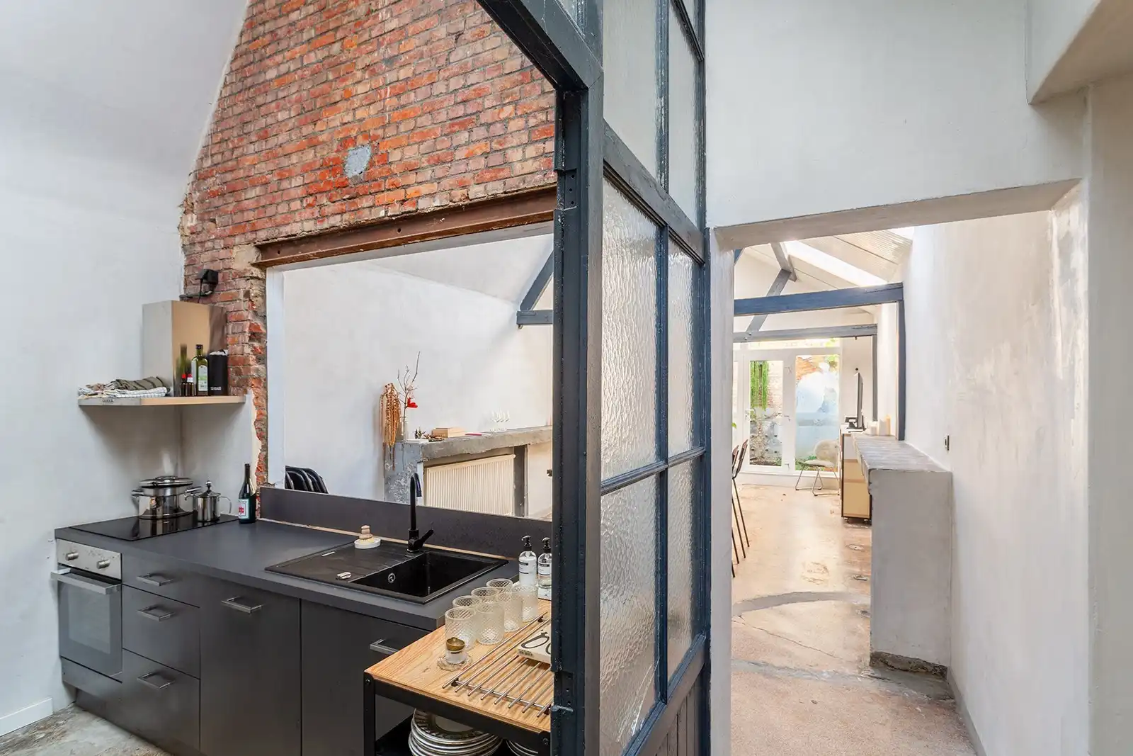 Eigenzinnig atelier in kleinschalig gebouw foto 4