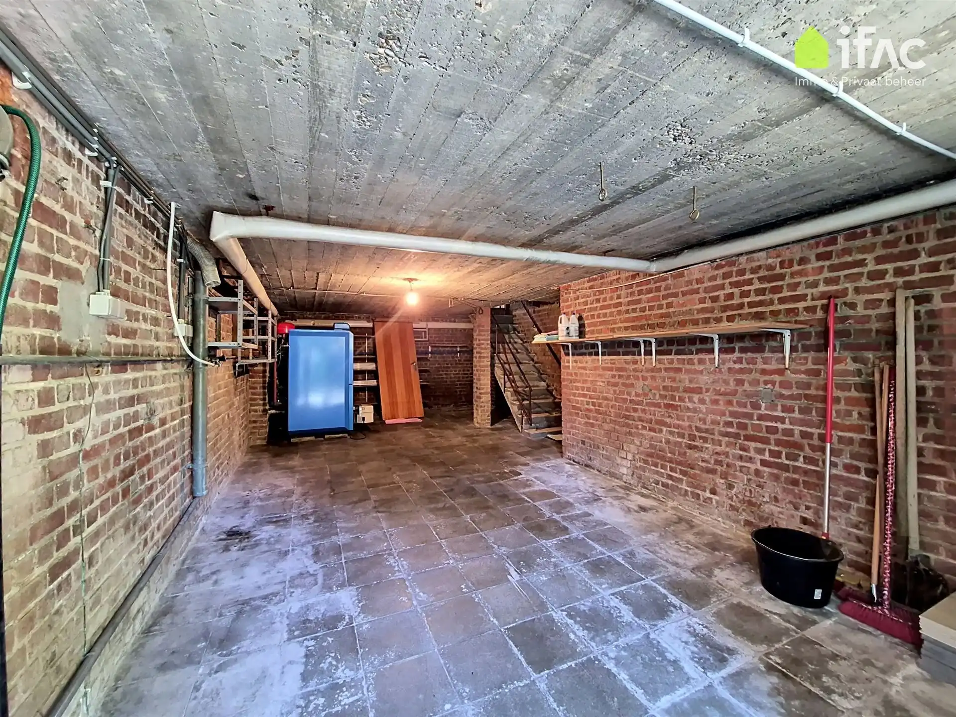 Te renoveren woning met recente ruime loods  foto 28