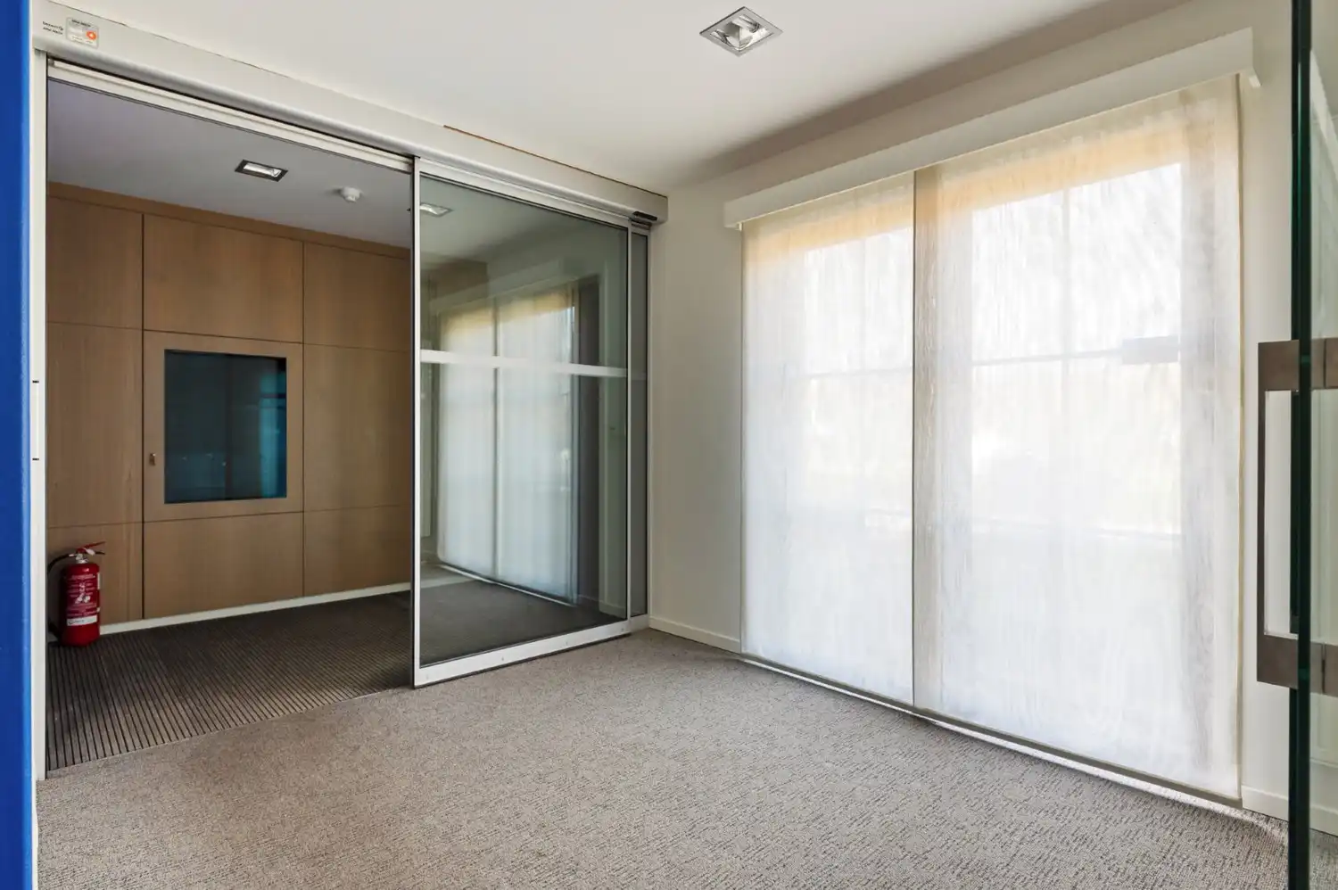 VERZORGD KANTOORGEBOUW MET PARKING! foto 7