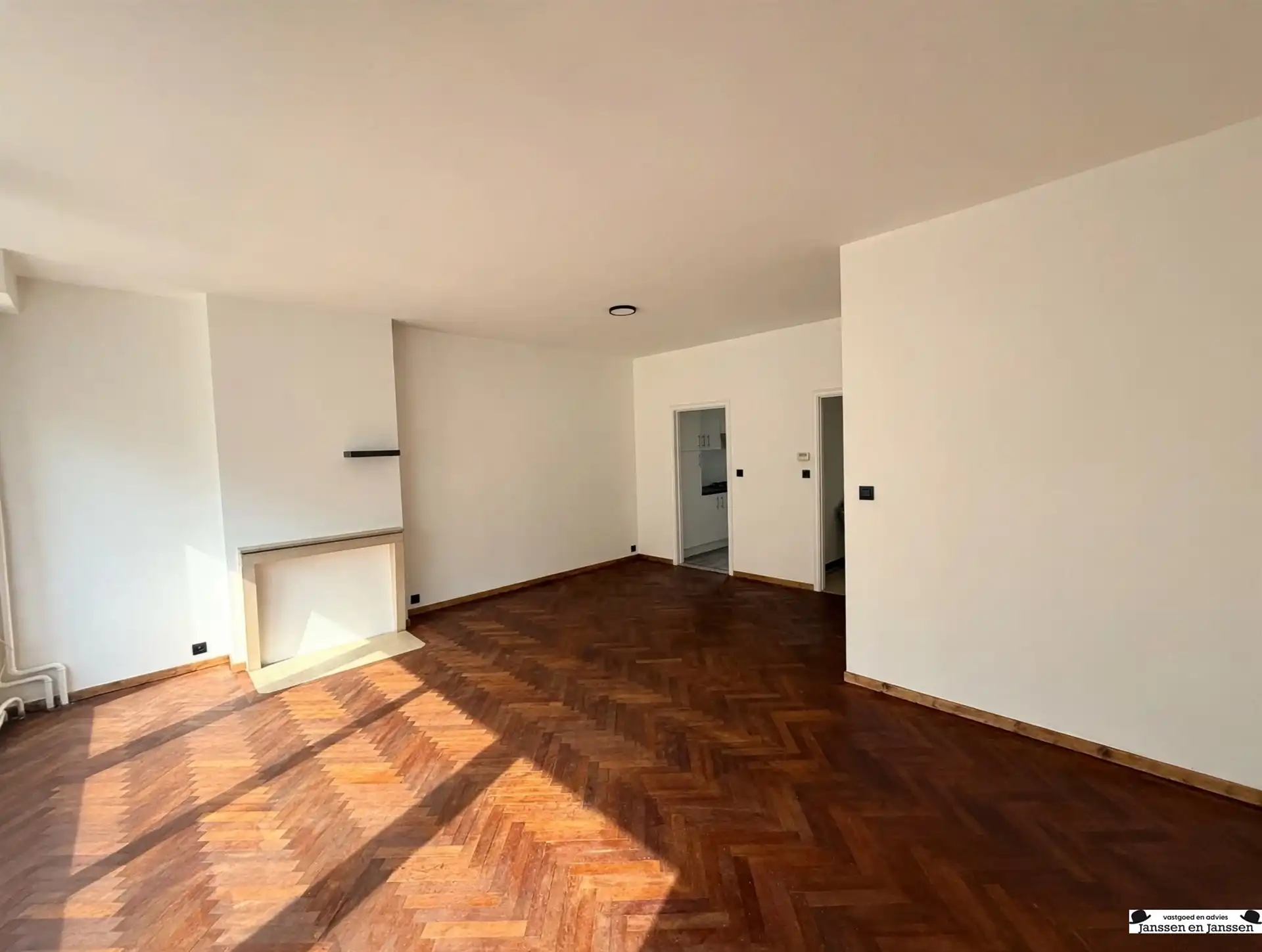 Lichtrijk appartement met 2 slaapkamers en terras foto 2