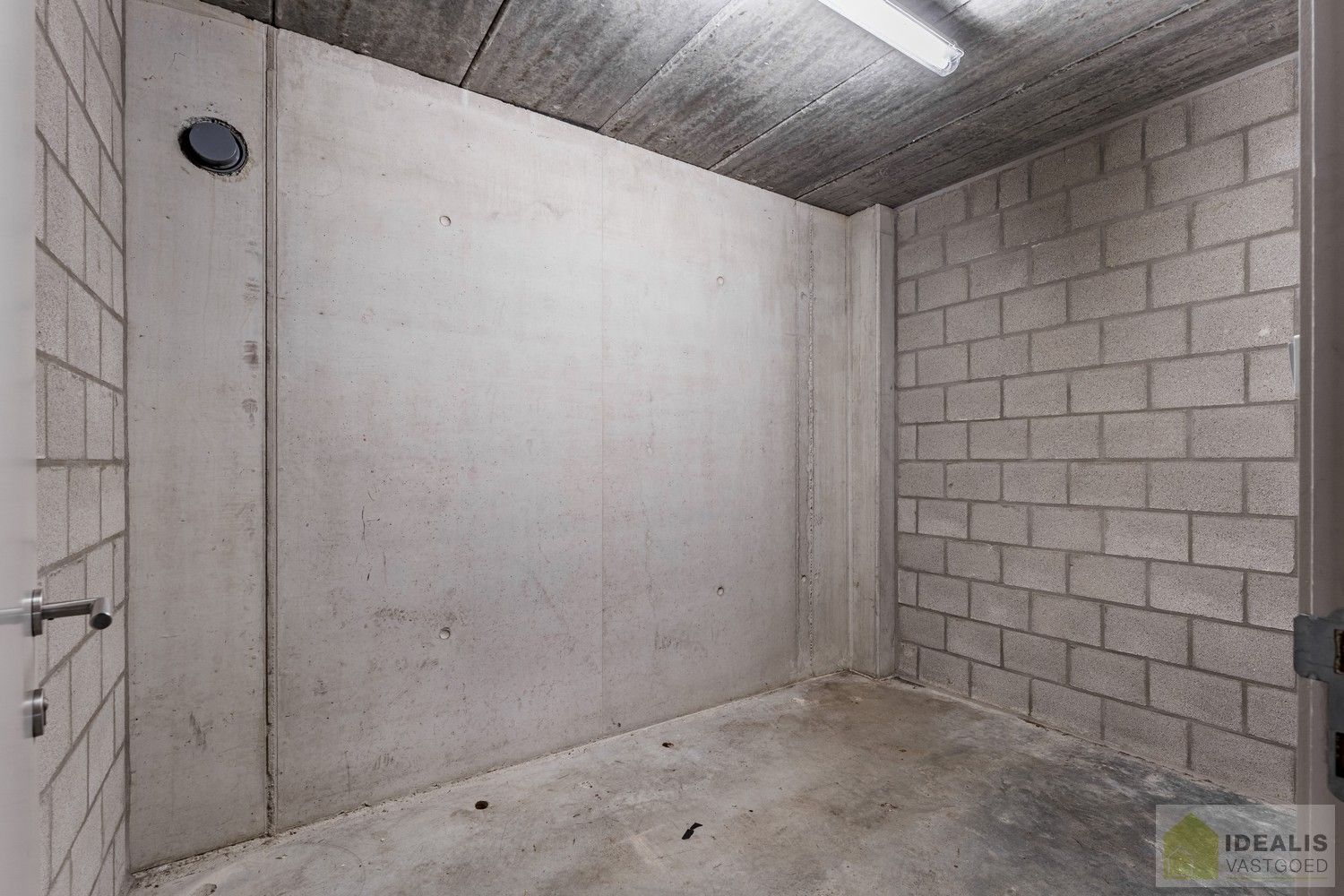 IDEALIS VASTGOED - INSTAPKLAAR APPARTEMENT MET 2 SLAAPKAMERS, AANGENAME LEEFRUIMTE MET AANSLUITEND TERRAS, ONDERGRONDSE PARKEERPLAATS EN BERGRUIMTE. Zeer geschikt voor kandidaten op zoek naar betaalbare woonruimte in nieuwstaat vlak bij de stadskern van Bree! foto 23