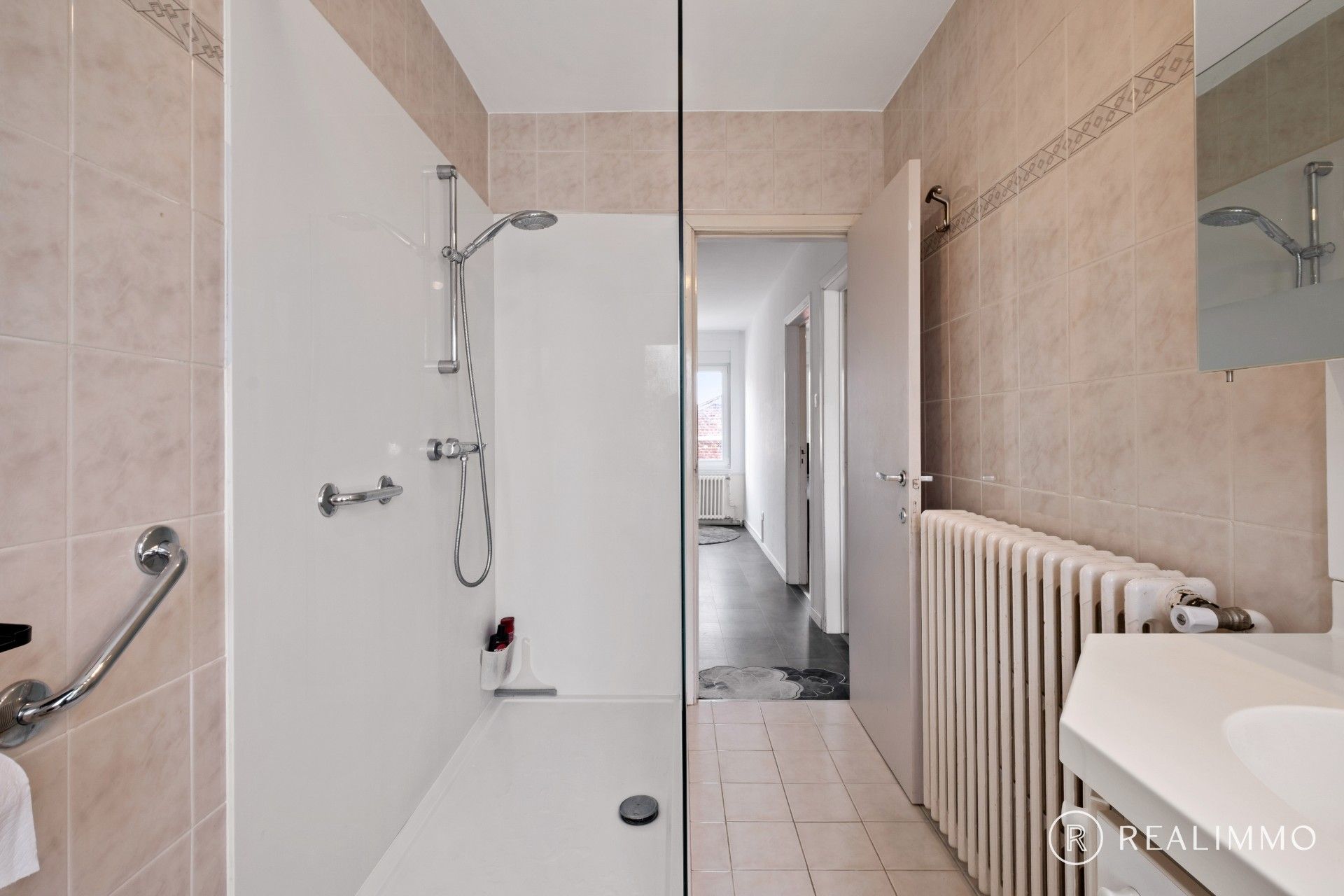 Gerenoveerde woning in het centrum van Waregem foto 11