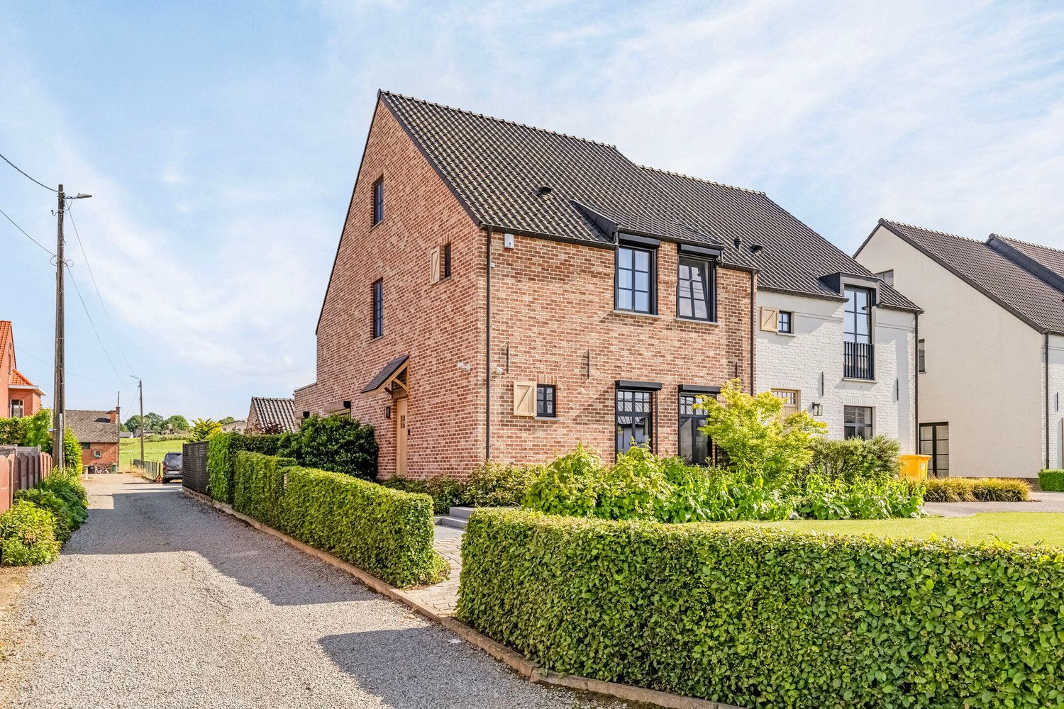 LUXUEUZE WONING MET HIGH-END AFWERKING- 3 SLPKS -  E-PEIL 39! foto {{pictureIndex}}