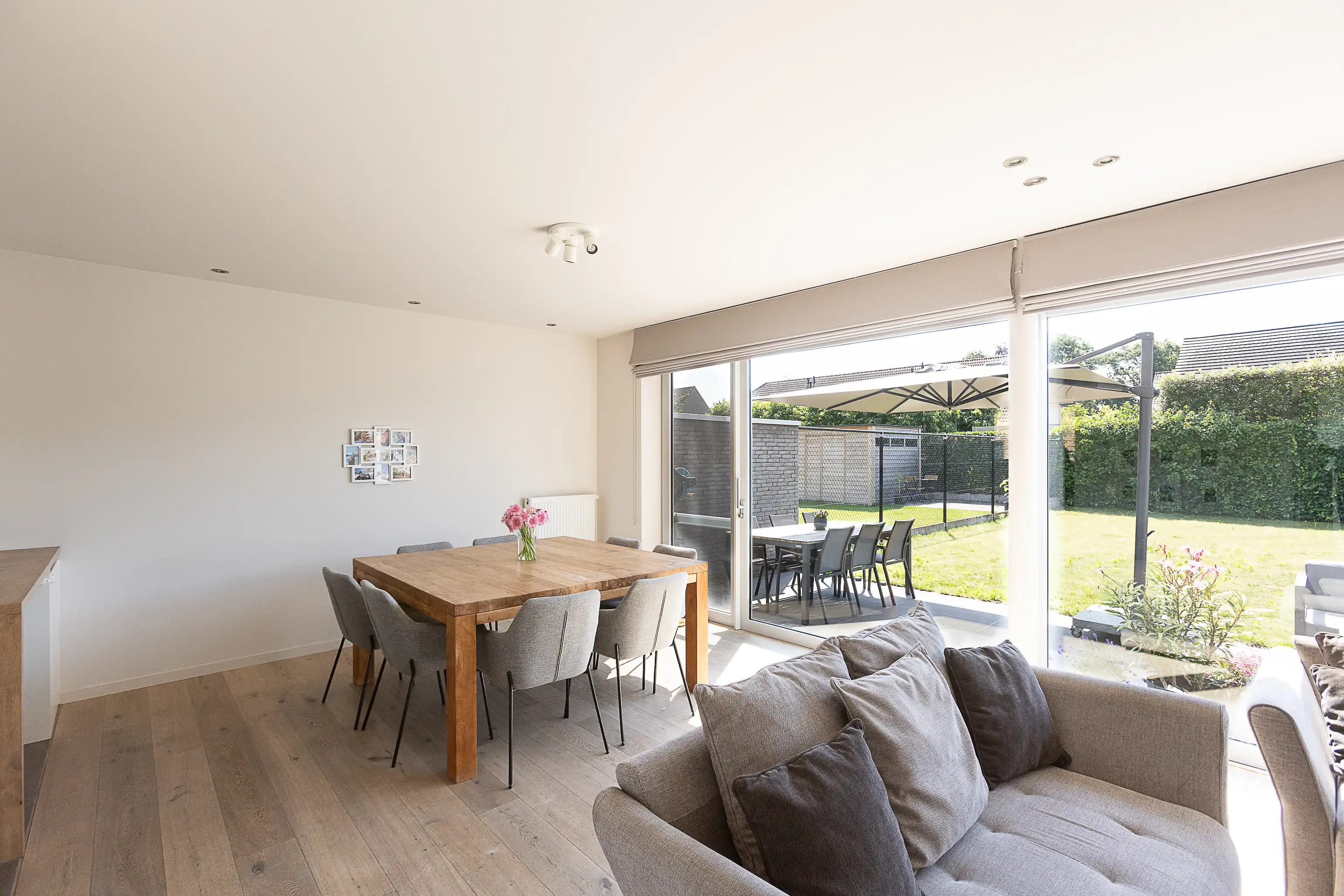 Prachtige, lichtrijke  woning met zonnige tuin in Beernem! foto 7