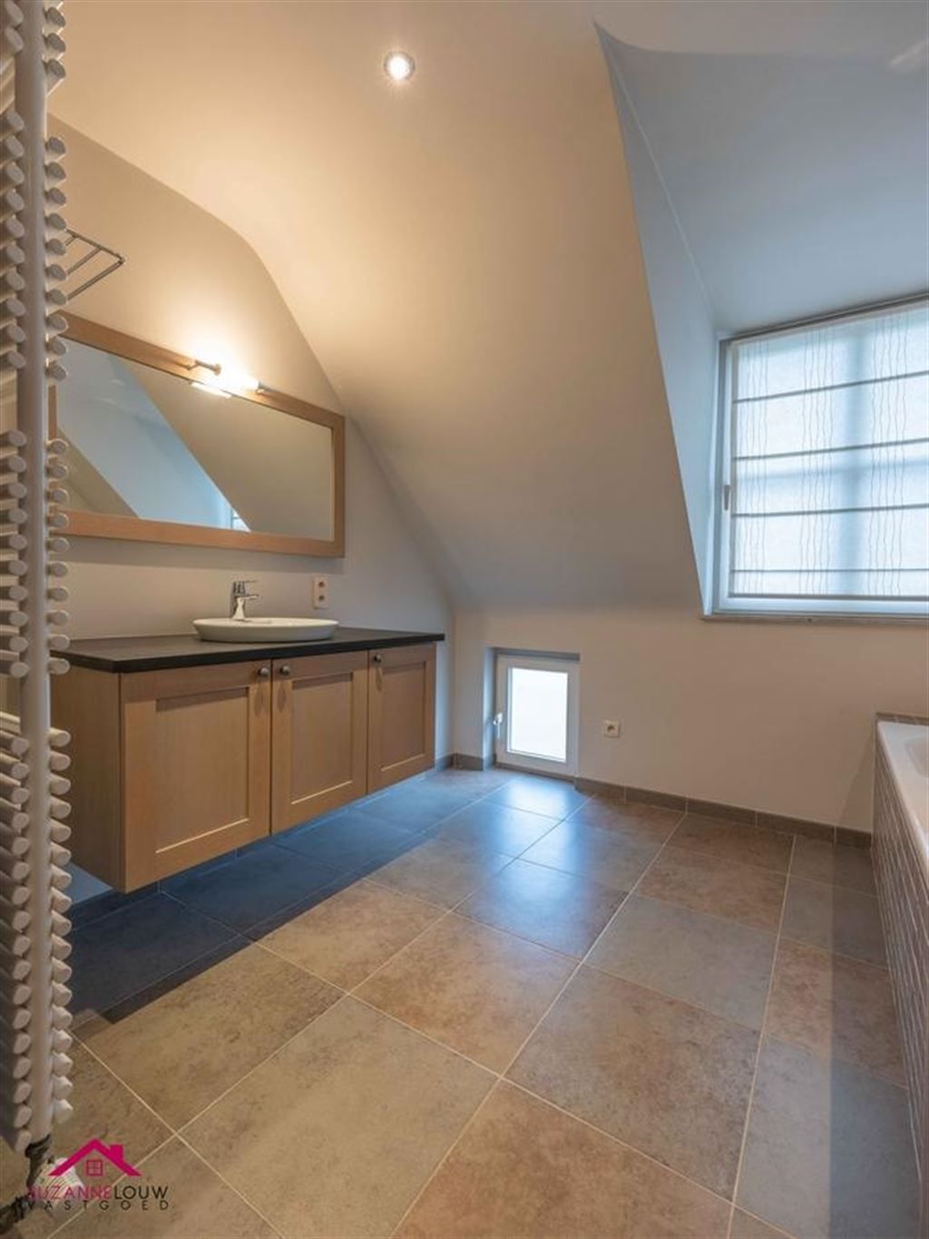 Instapklare ééngezinswoning in gesloten bebouwing foto 29