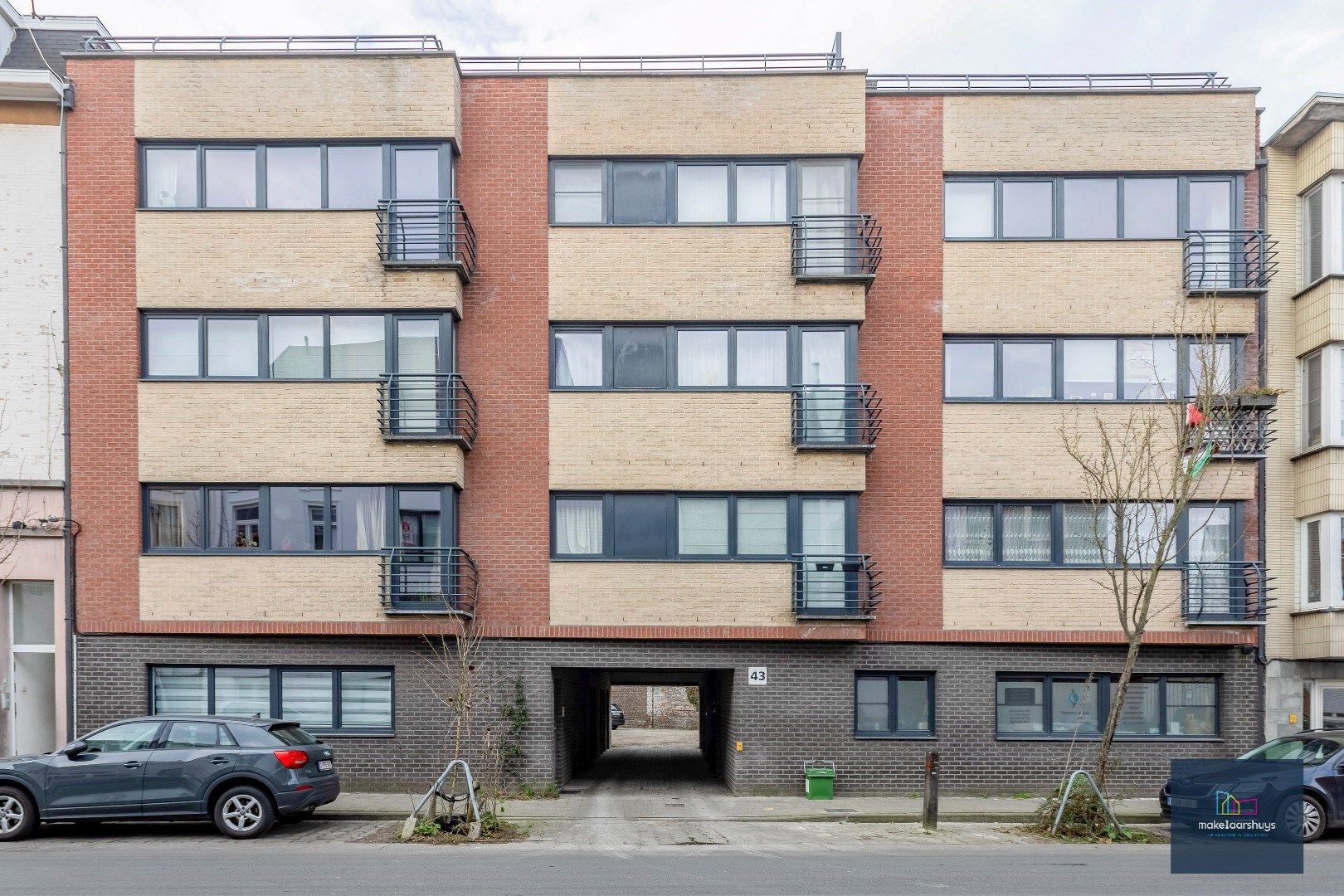  Zeer verzorgd 1-slaapkamerappartement met balkon en staanplaats foto {{pictureIndex}}