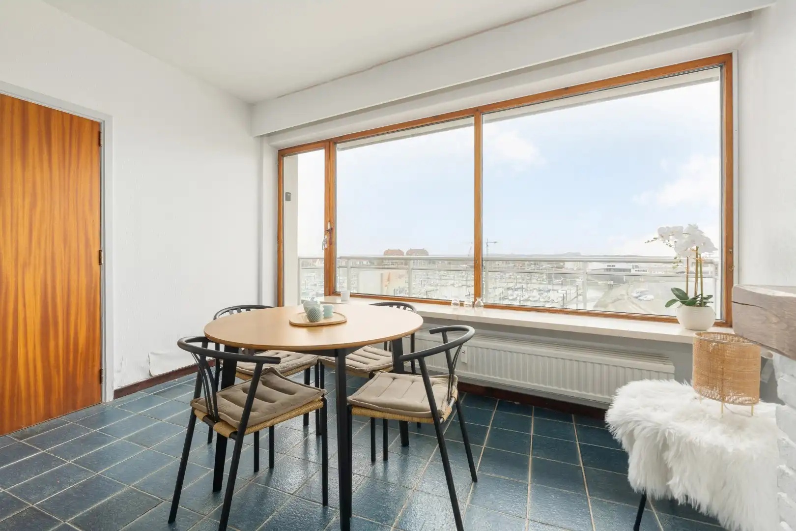 Op te frissen appartement met adembenemend uitzicht te Blankenberge – unieke topligging aan de jachthaven. foto 5