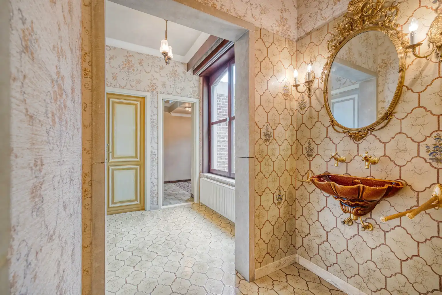 STATIGE VILLA VOOR PRIVE OF VRIJ BEROEP MET RUIME TUIN   foto 3