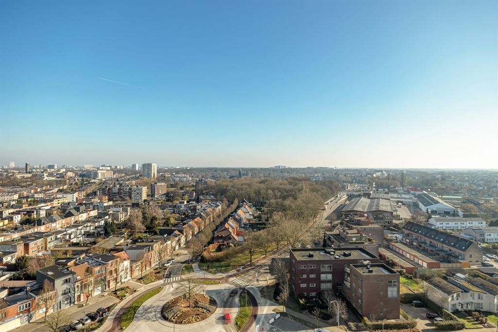 Lichtrijk appartement met panoramisch zicht foto 5