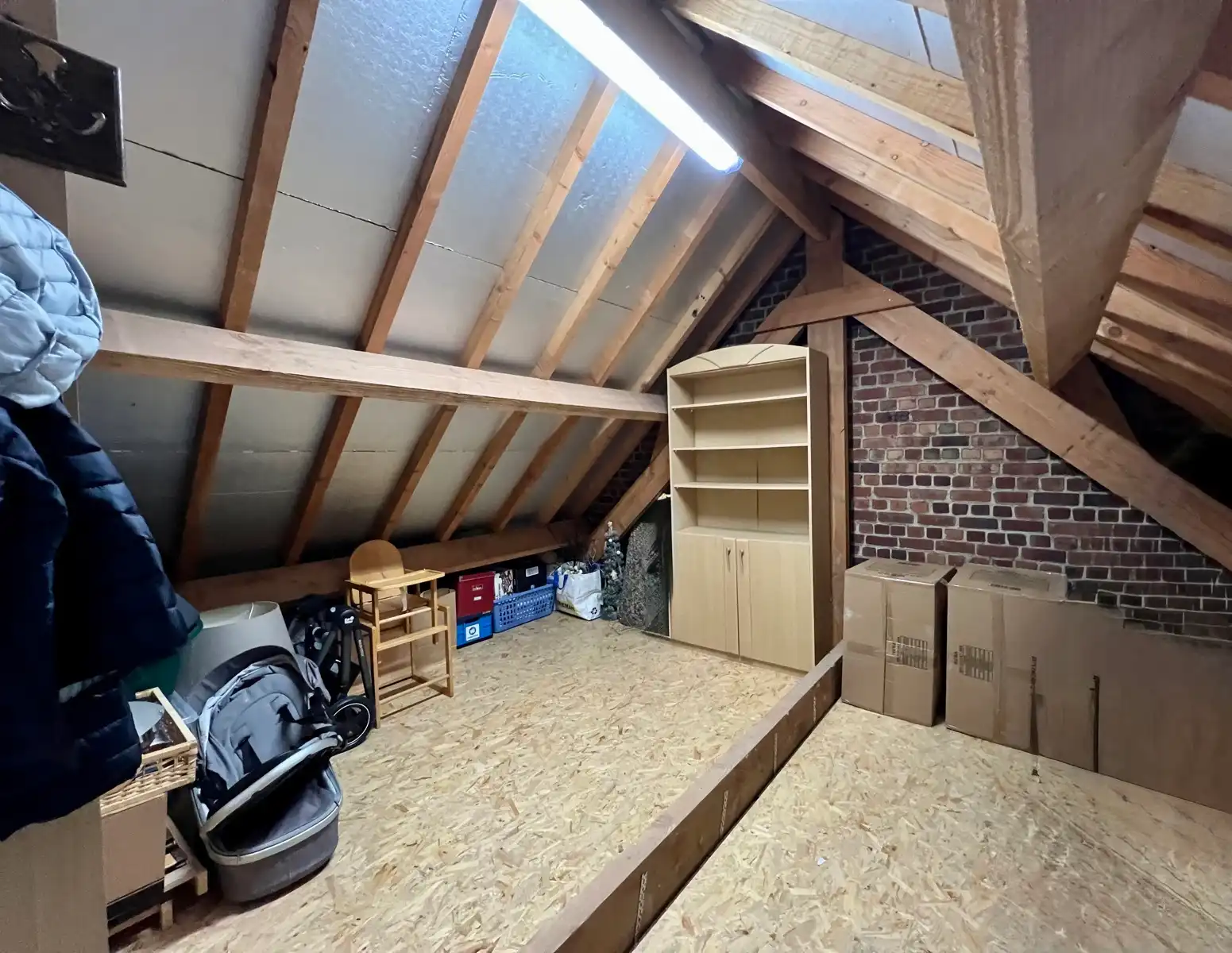 Ruime woning met 6 slk, 2 badk, 2 keukens en dubbele garage foto 34